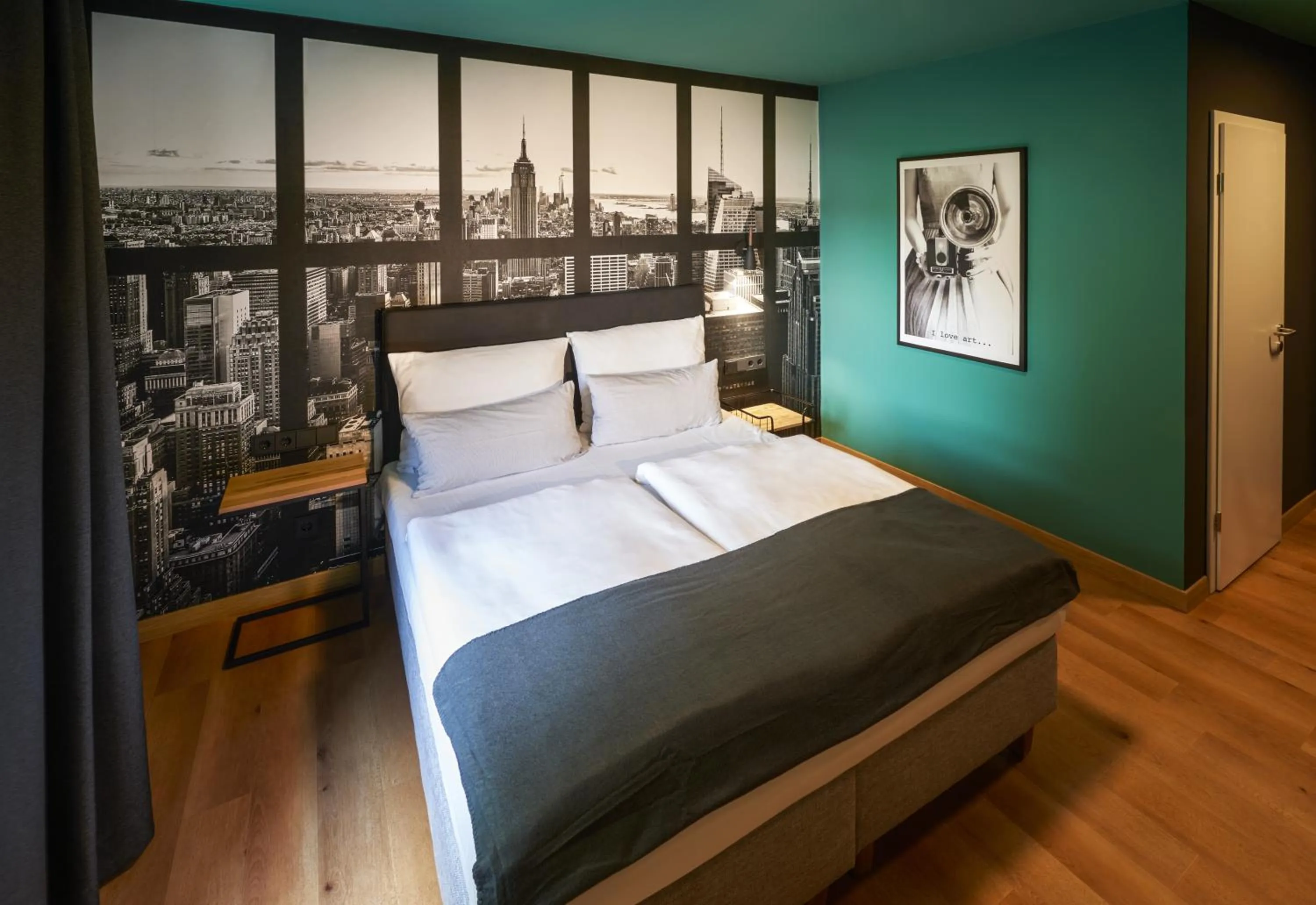 Photo of the whole room, Bed in QUARTIER 82 by Arcadeon