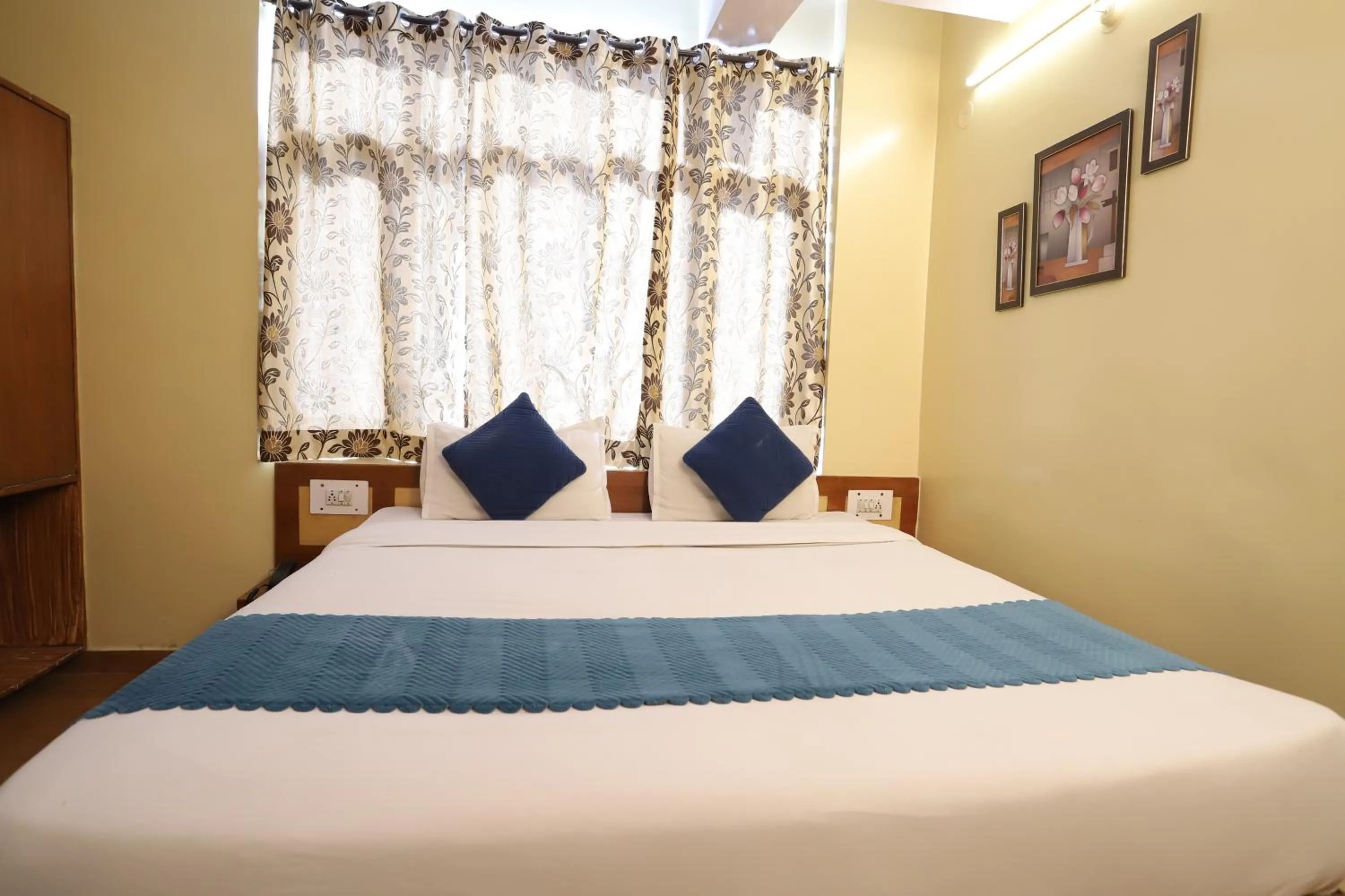 Photo of the whole room, Bed in Harmony Sentiments