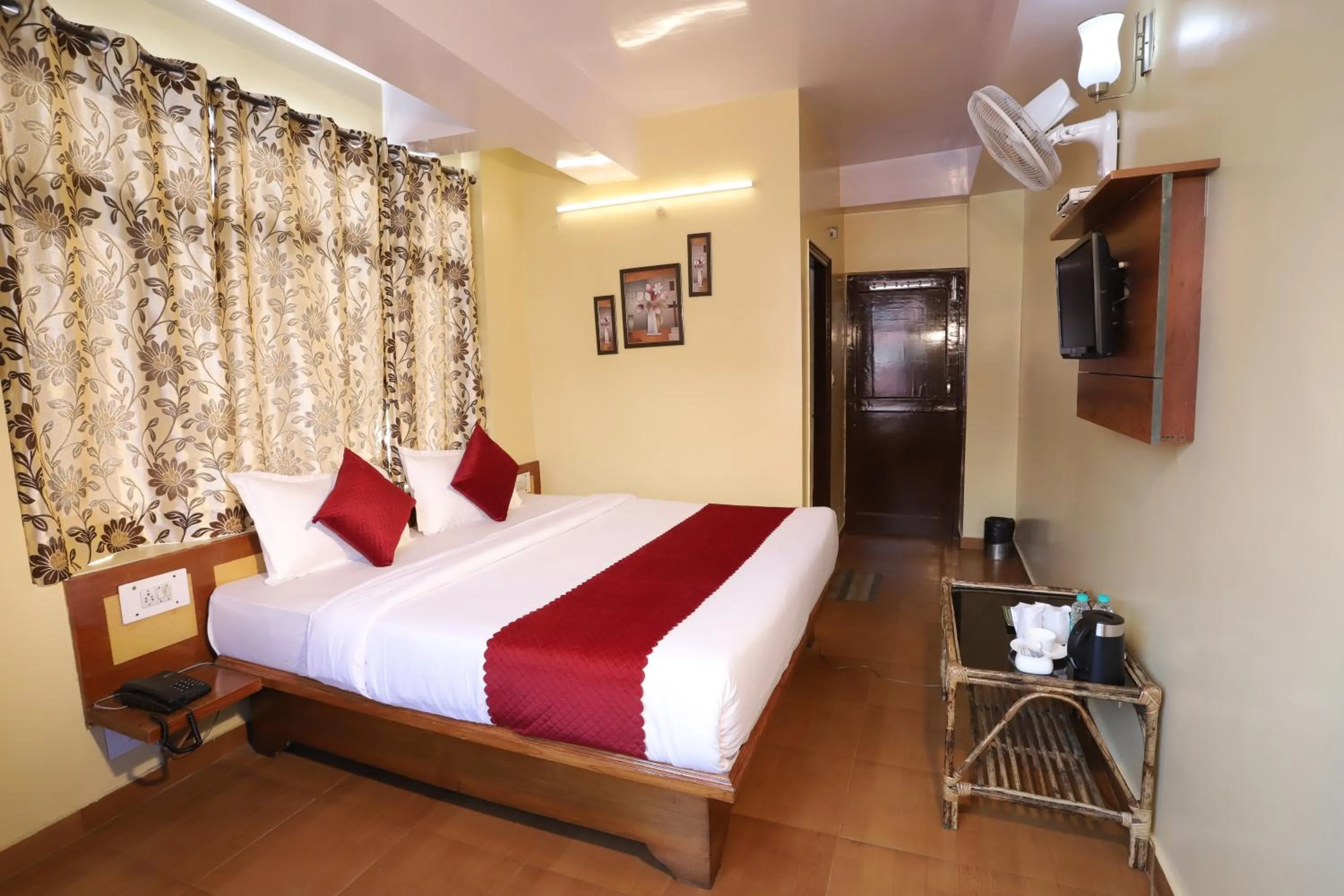 Photo of the whole room, Bed in Harmony Sentiments