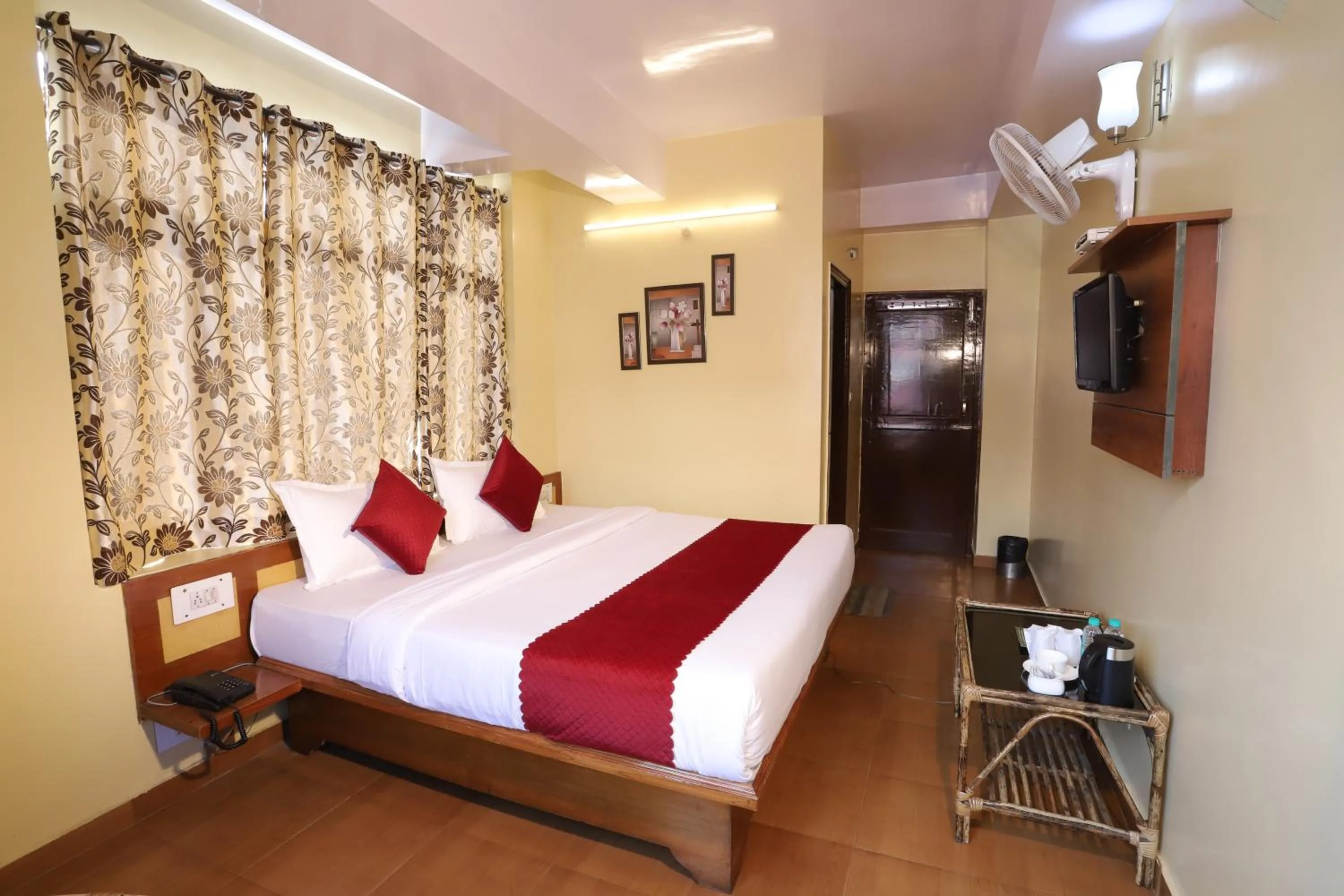 Photo of the whole room, Bed in Harmony Sentiments