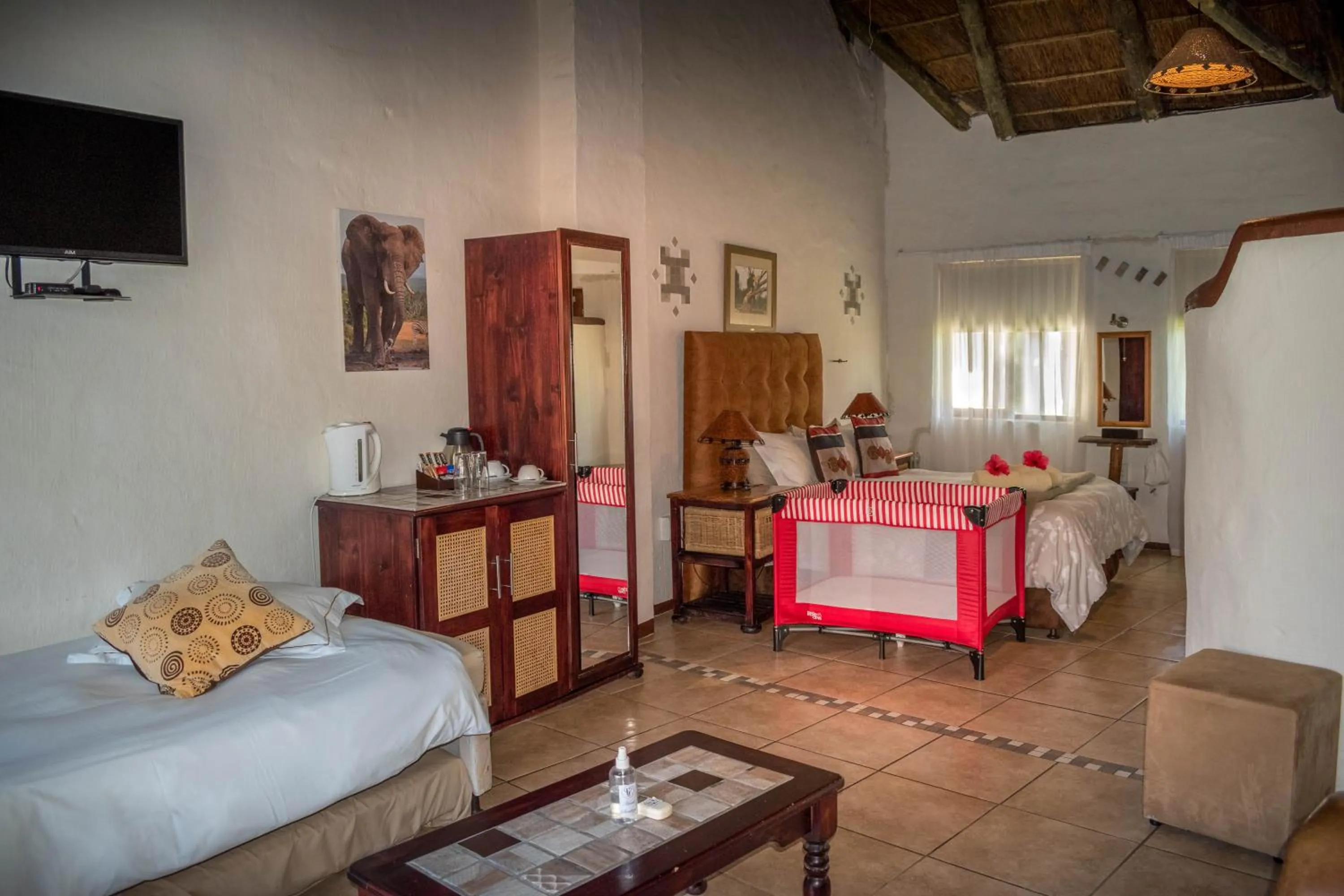Photo of the whole room, Bed in Elephants Footprint Lodge