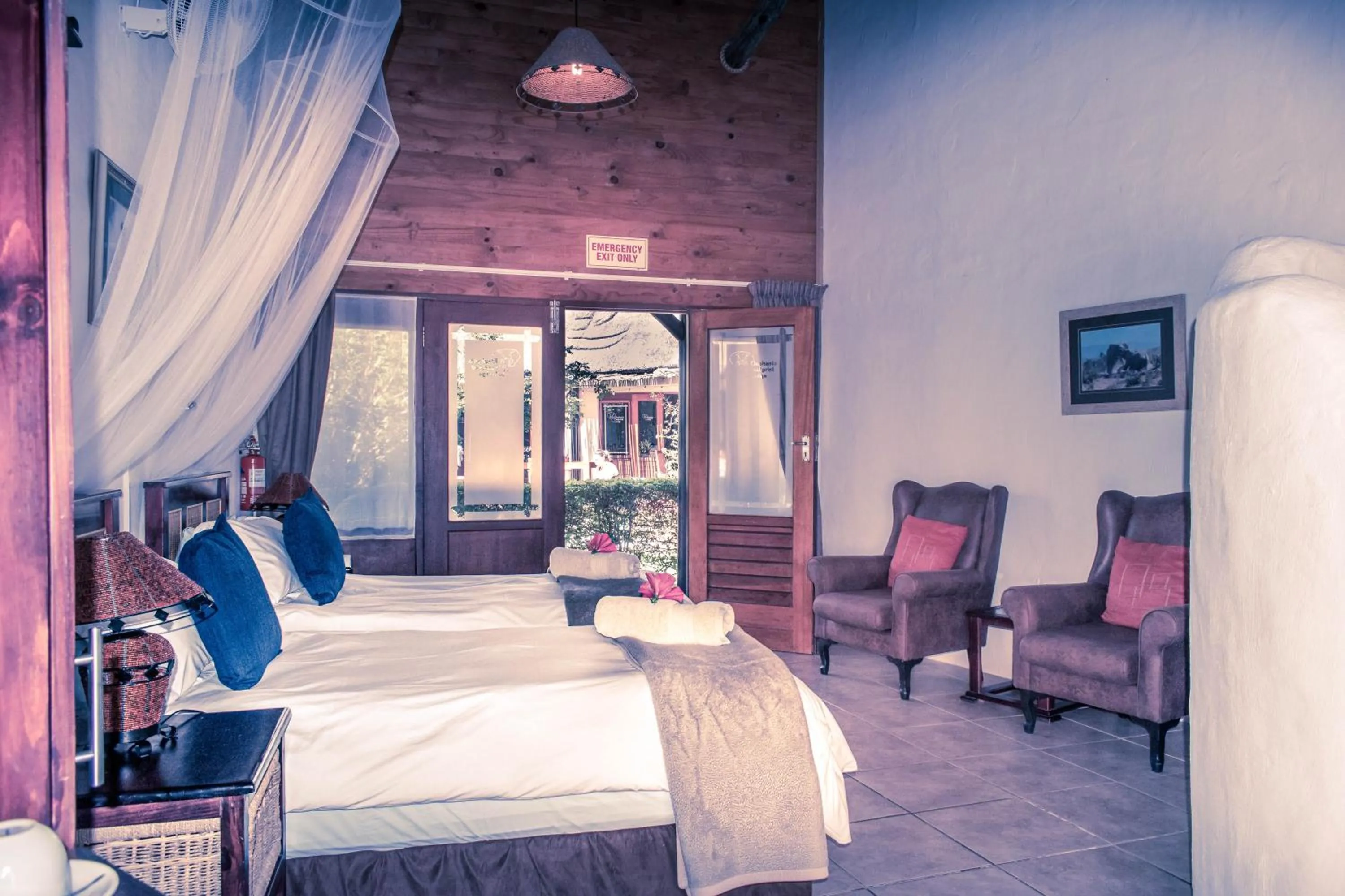 Photo of the whole room, Bed in Elephants Footprint Lodge