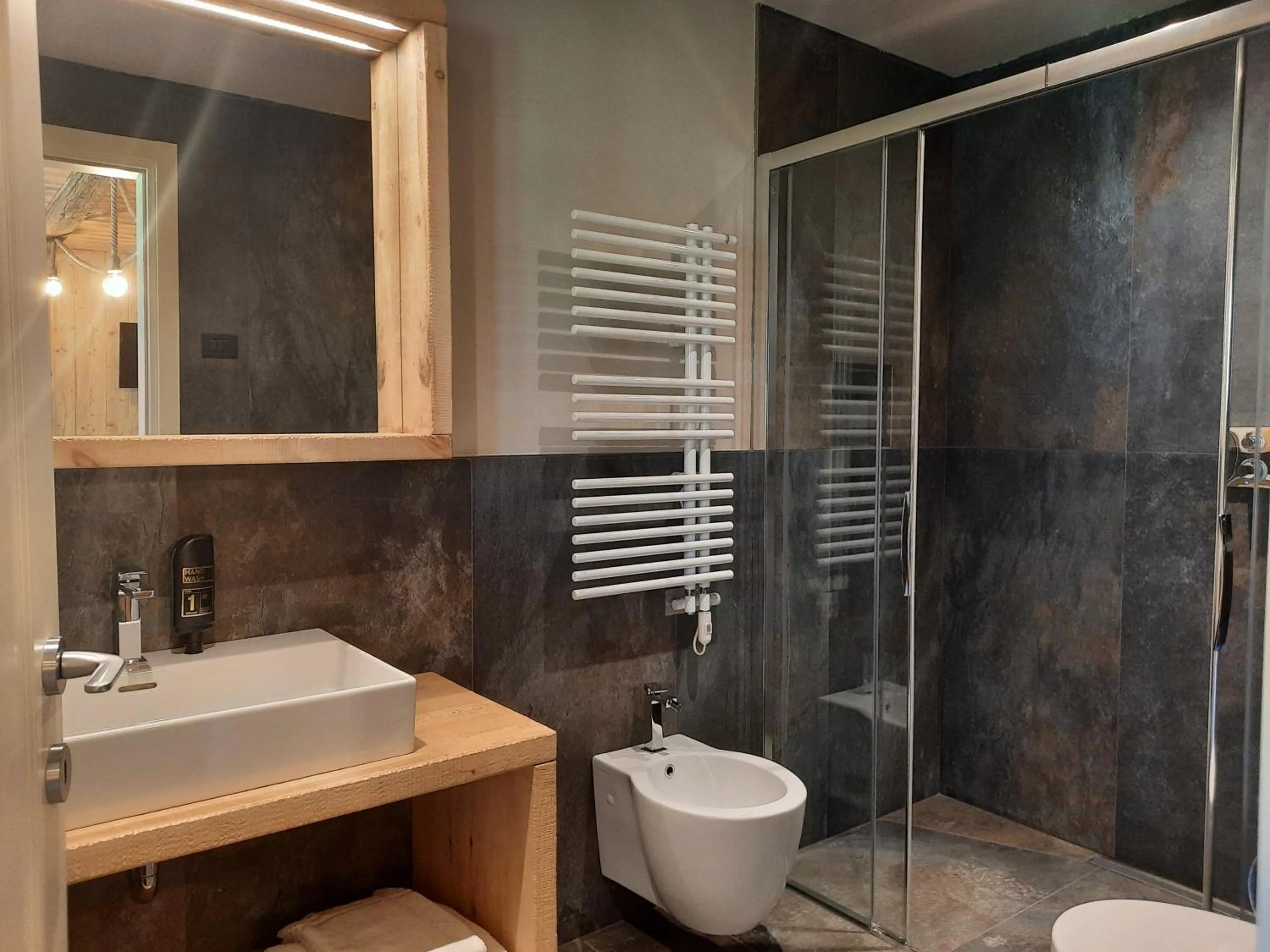 Shower in Hotel del Bosco