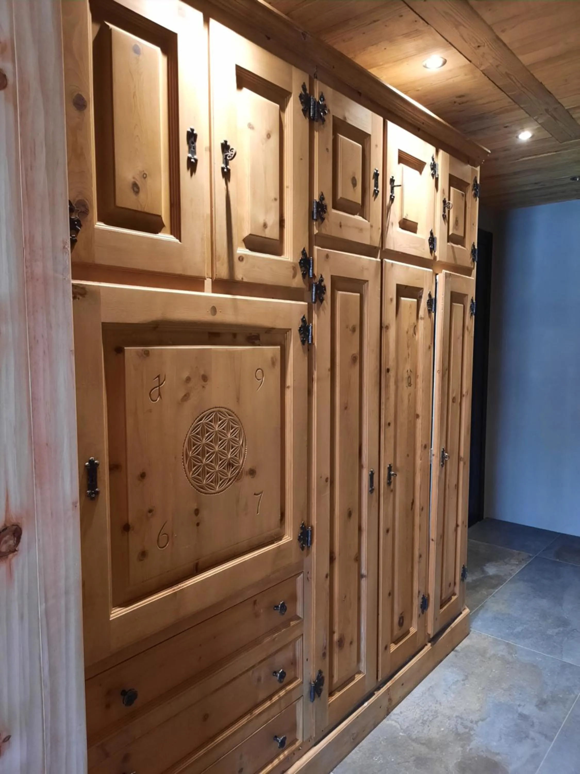 wardrobe in Hotel del Bosco
