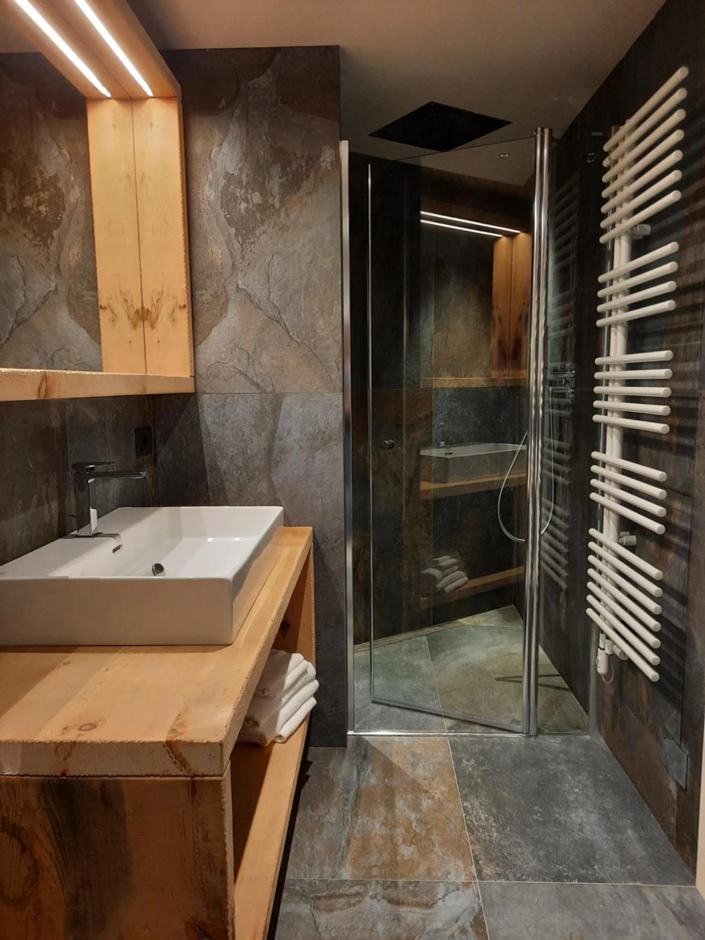 Shower in Hotel del Bosco