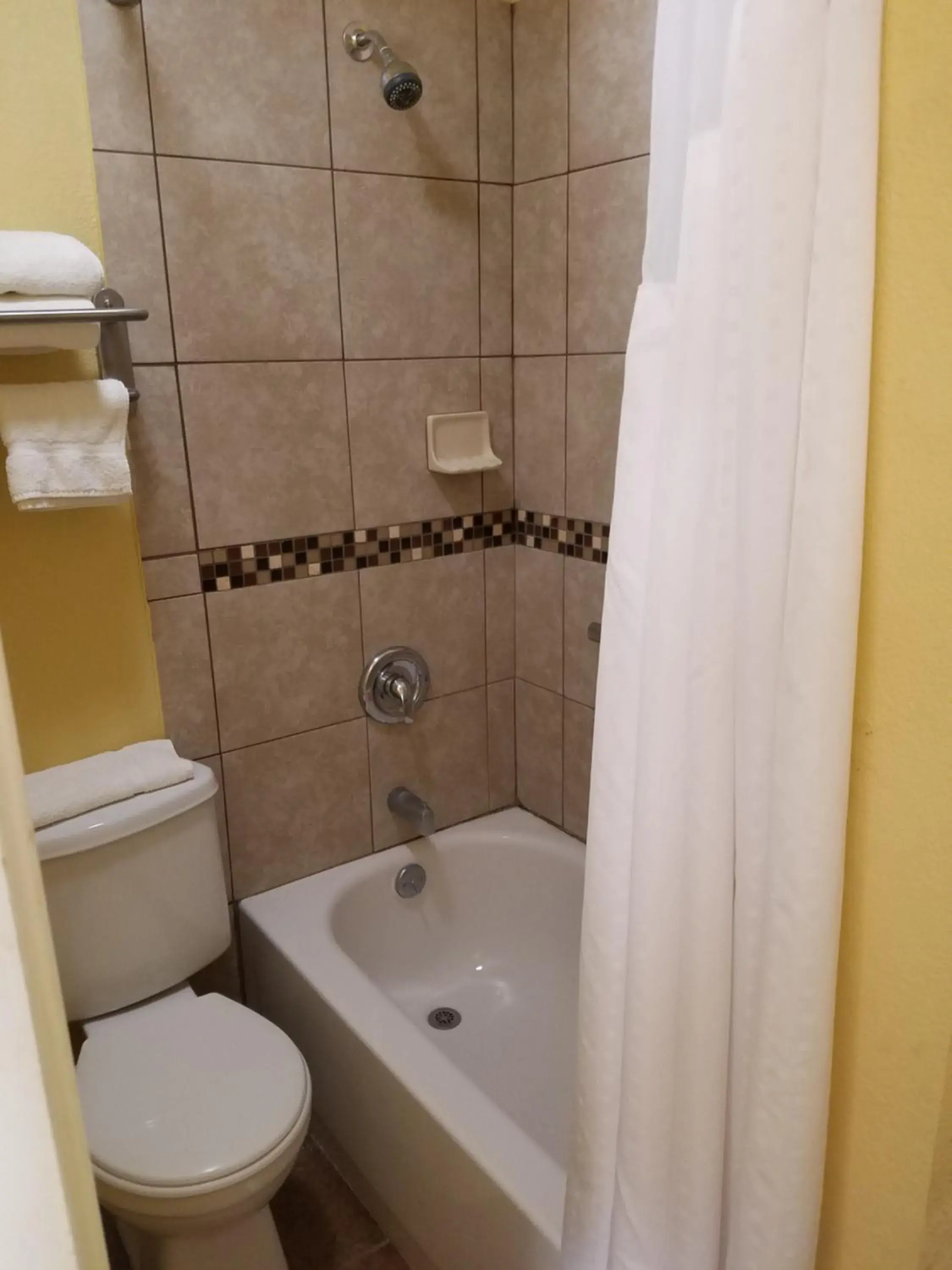 Queen Room in Country Inn Sterling Queen Room in Country Inn Sterling