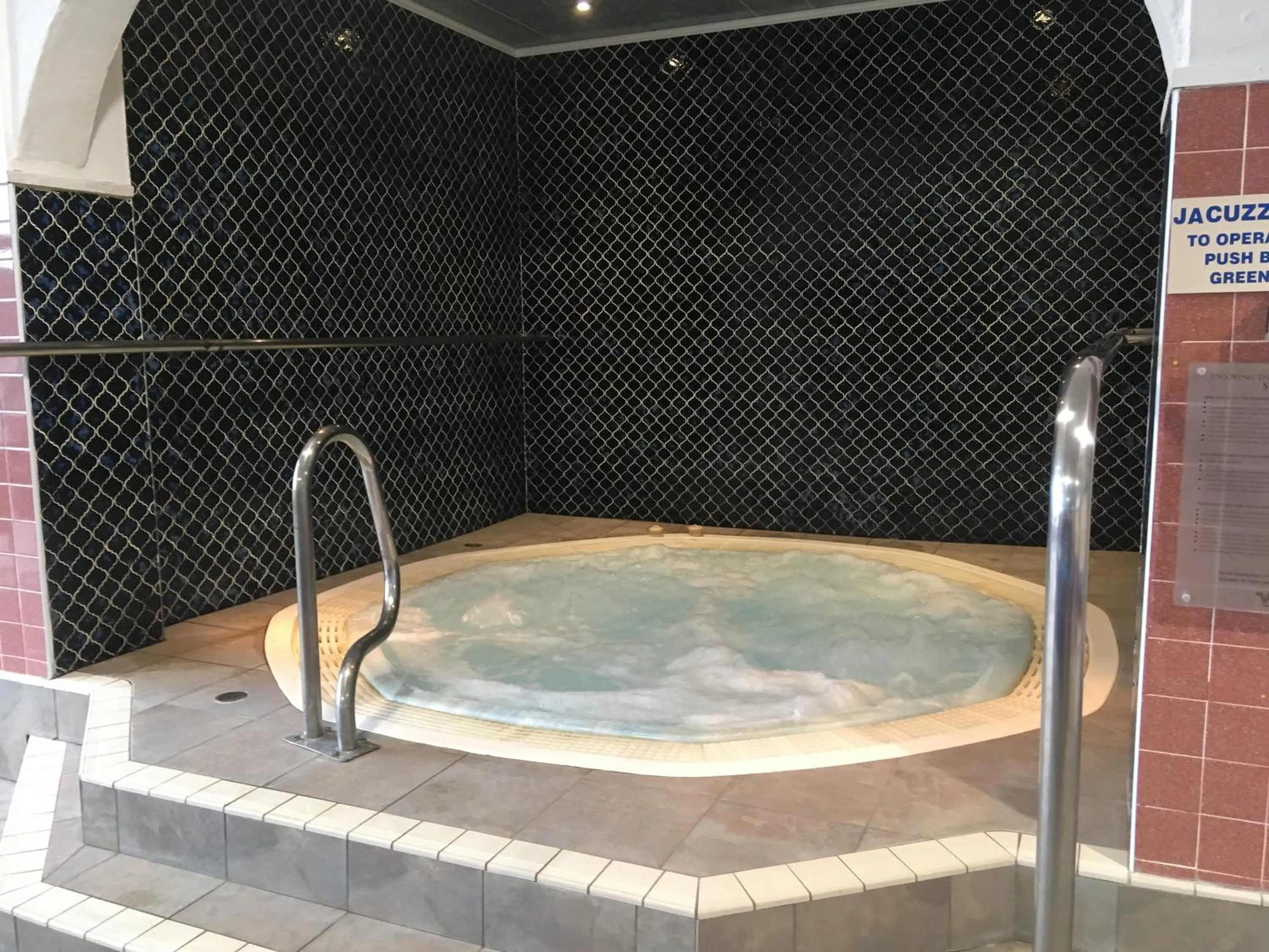 Hot Spring Bath in Macdonald Plas Talgarth Resort
