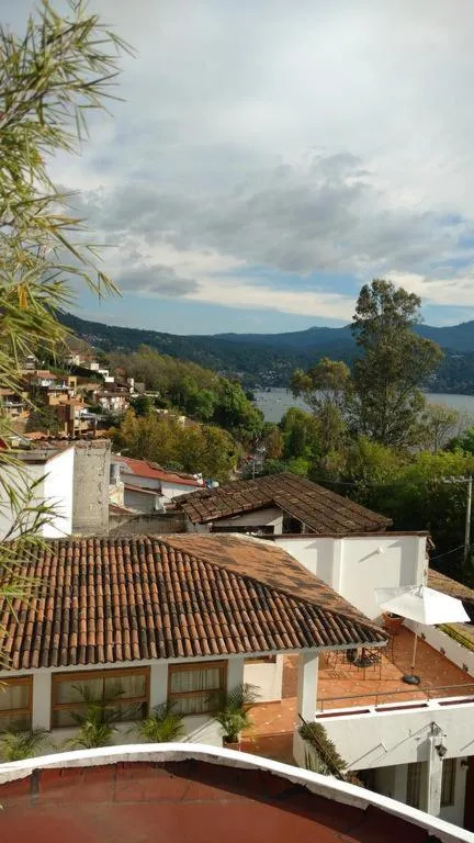 Lake view in Casa Cielo