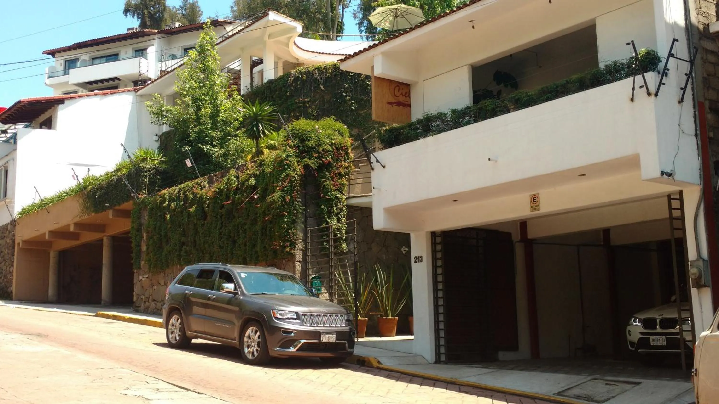 Facade/entrance in Casa Cielo