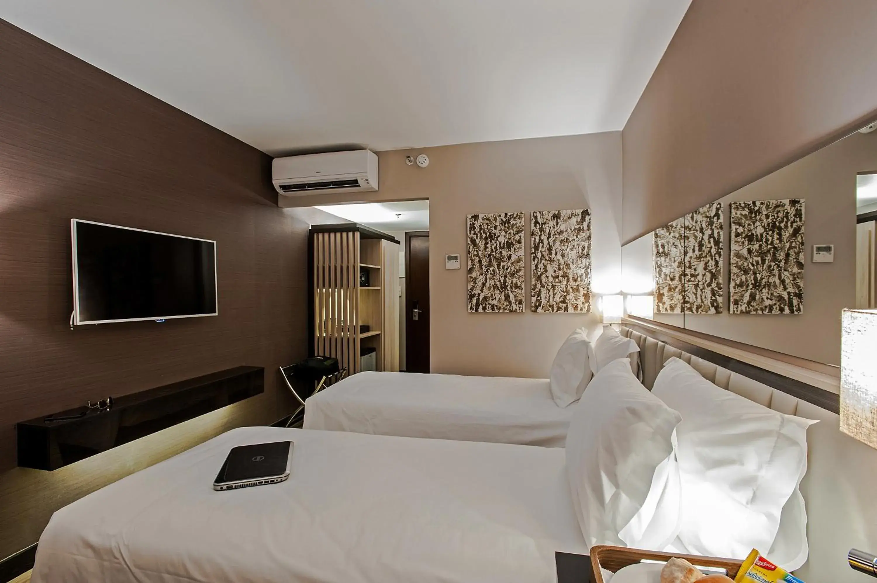 Photo of the whole room, Bed in Hotel Atlantico Prime Photo of the whole room, Bed in Hotel Atlantico Prime