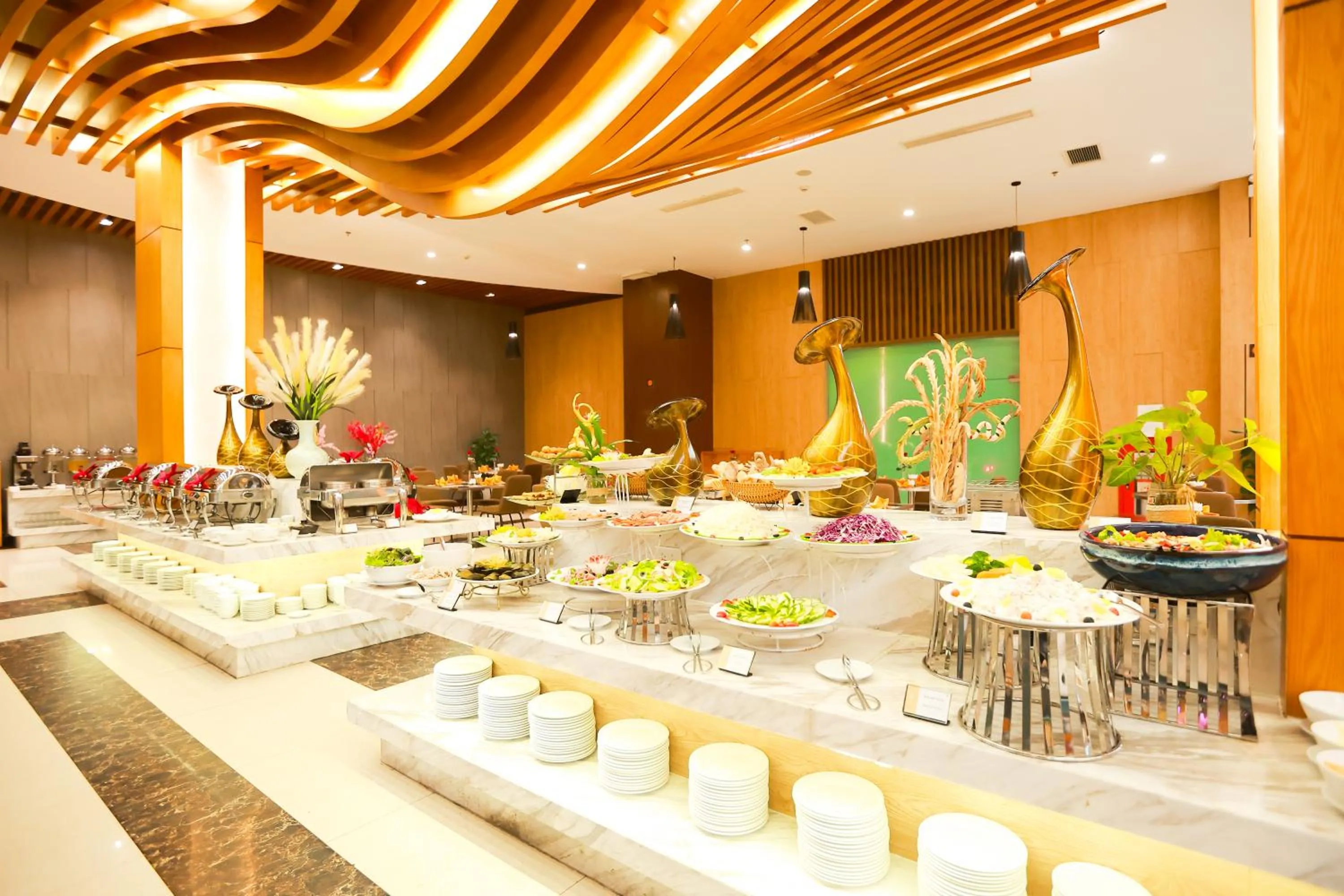 Food and drinks in Muong Thanh Luxury Nhat Le Hotel
