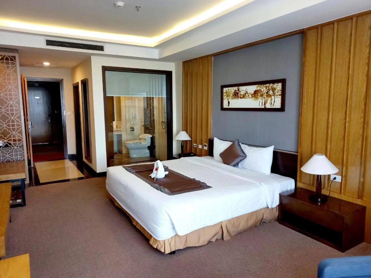 Bed in Muong Thanh Luxury Nhat Le Hotel