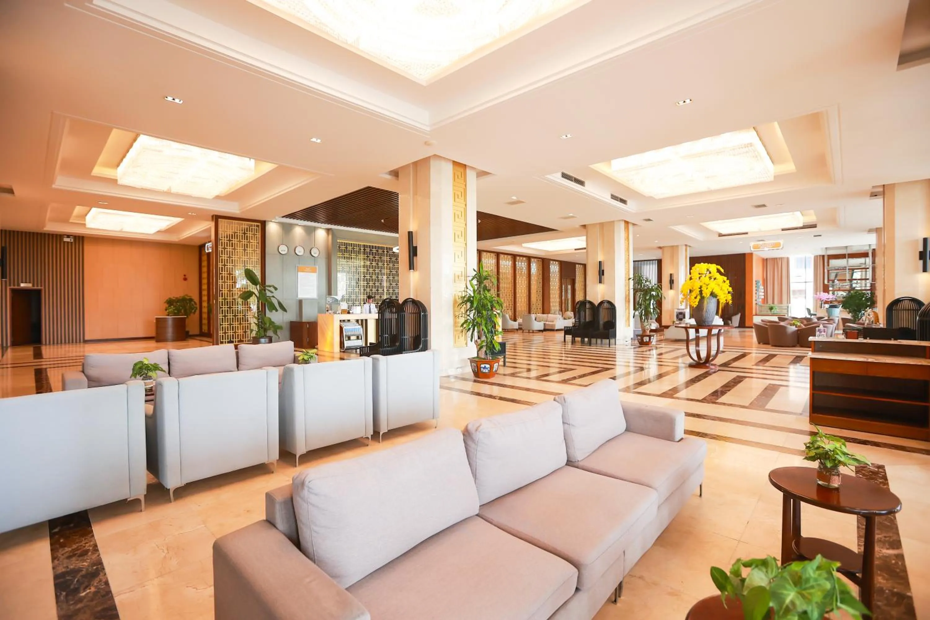 Lobby or reception in Muong Thanh Luxury Nhat Le Hotel