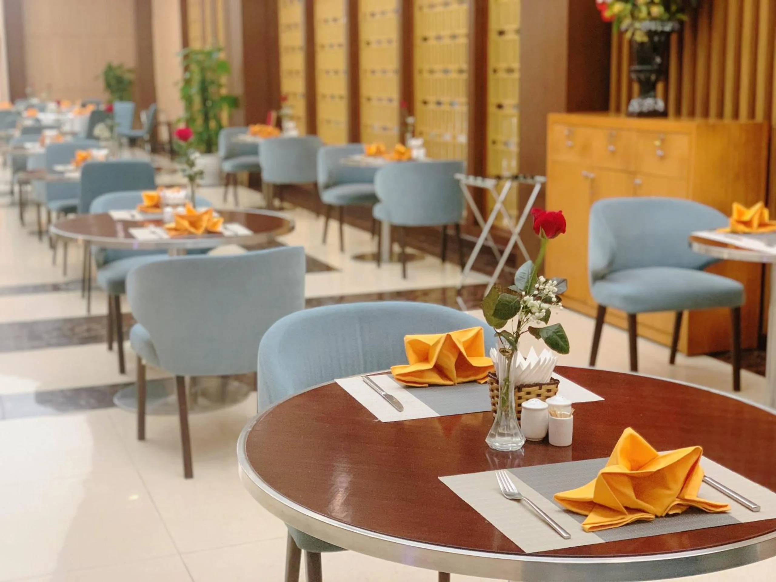 Restaurant/places to eat in Muong Thanh Luxury Nhat Le Hotel
