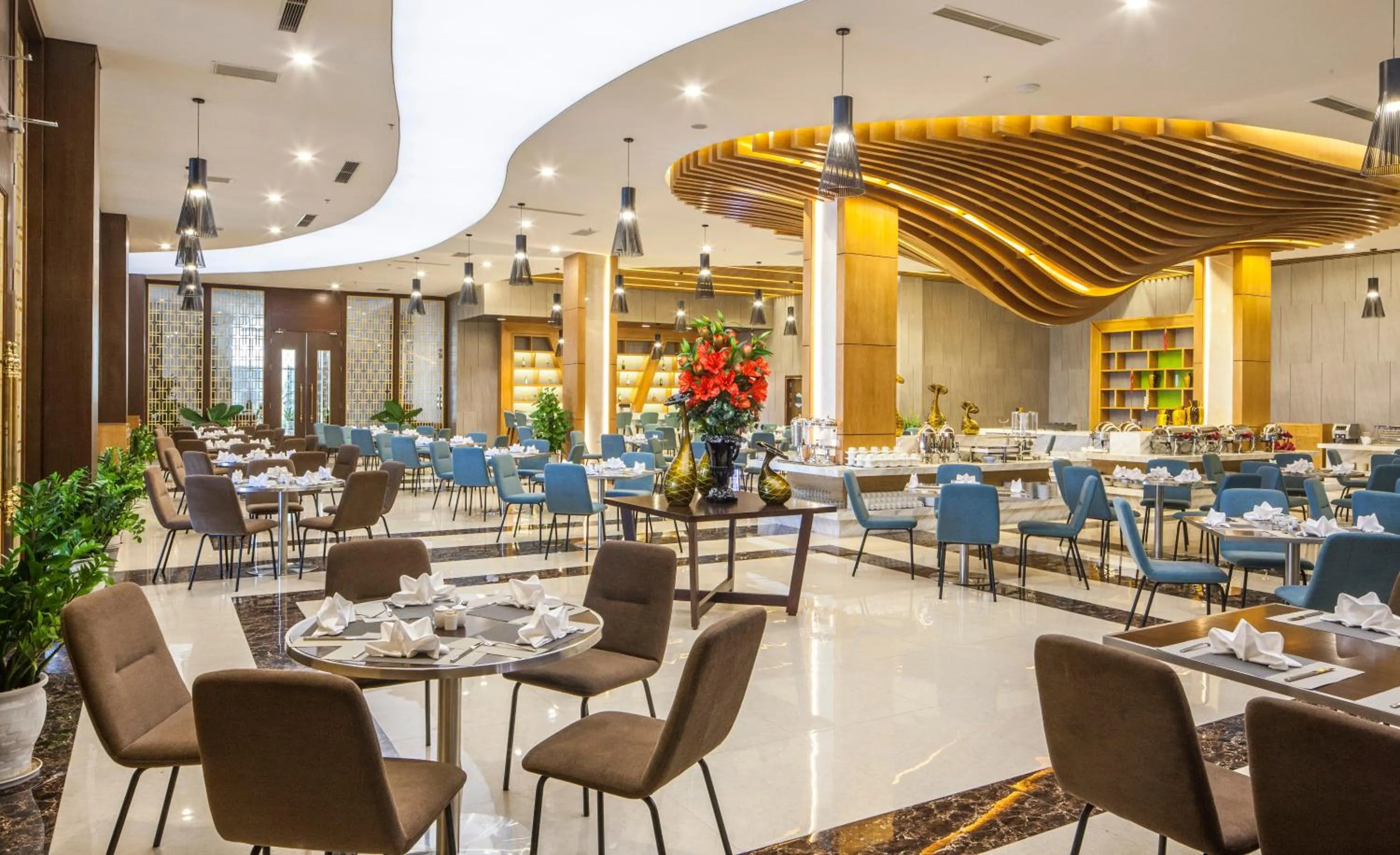 Restaurant/places to eat in Muong Thanh Luxury Nhat Le Hotel