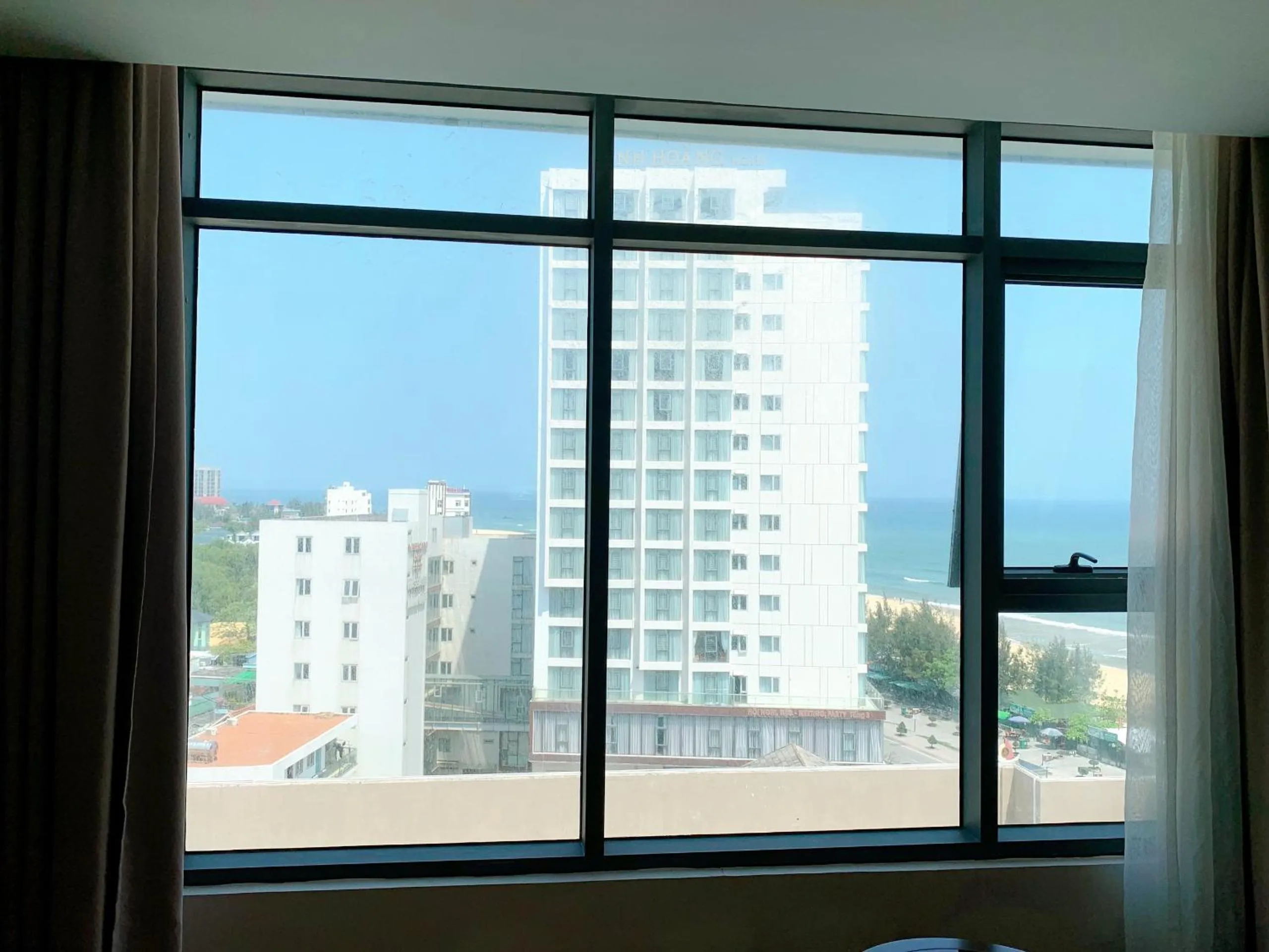 Day in Muong Thanh Luxury Nhat Le Hotel