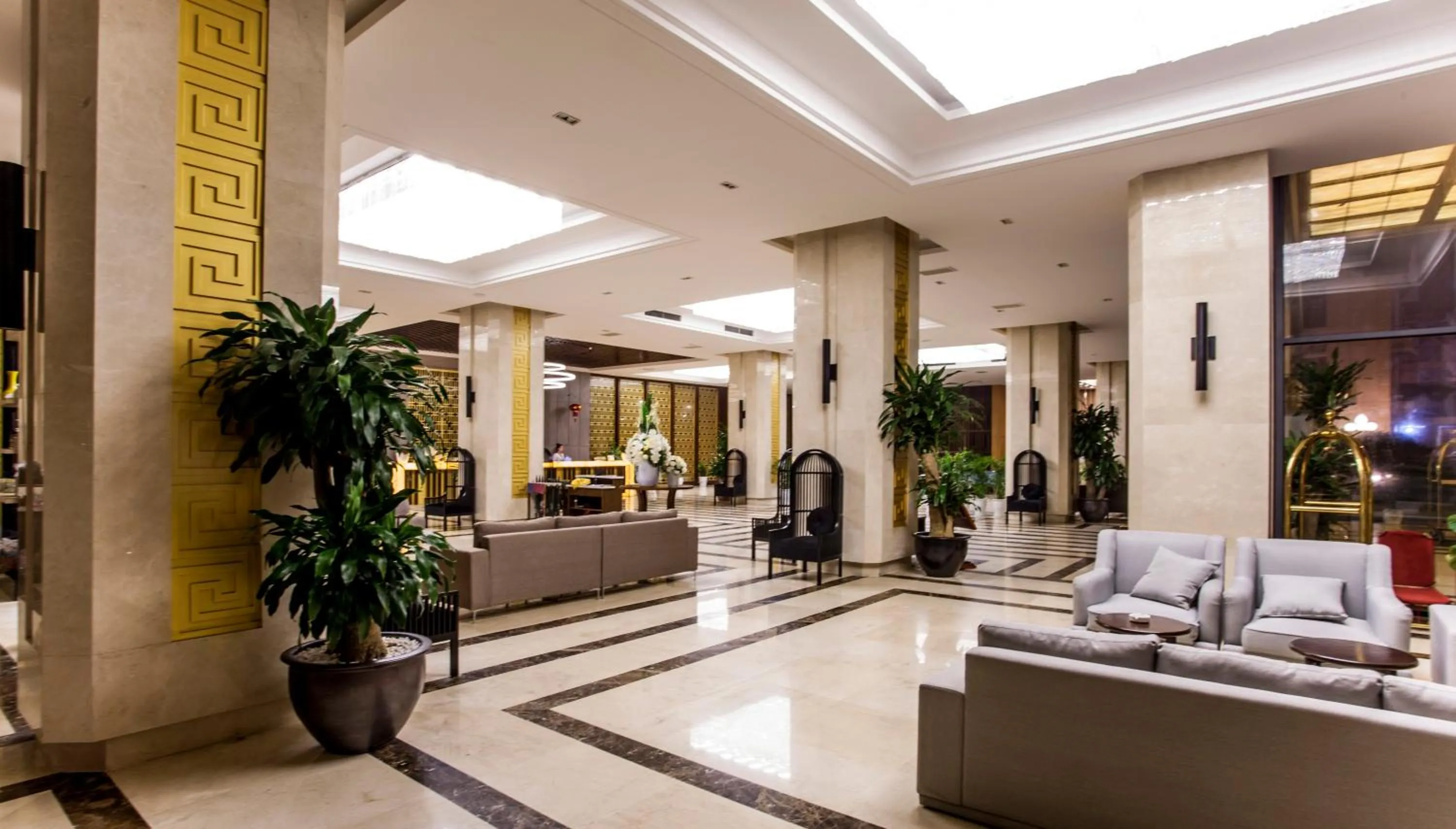 Lobby or reception in Muong Thanh Luxury Nhat Le Hotel