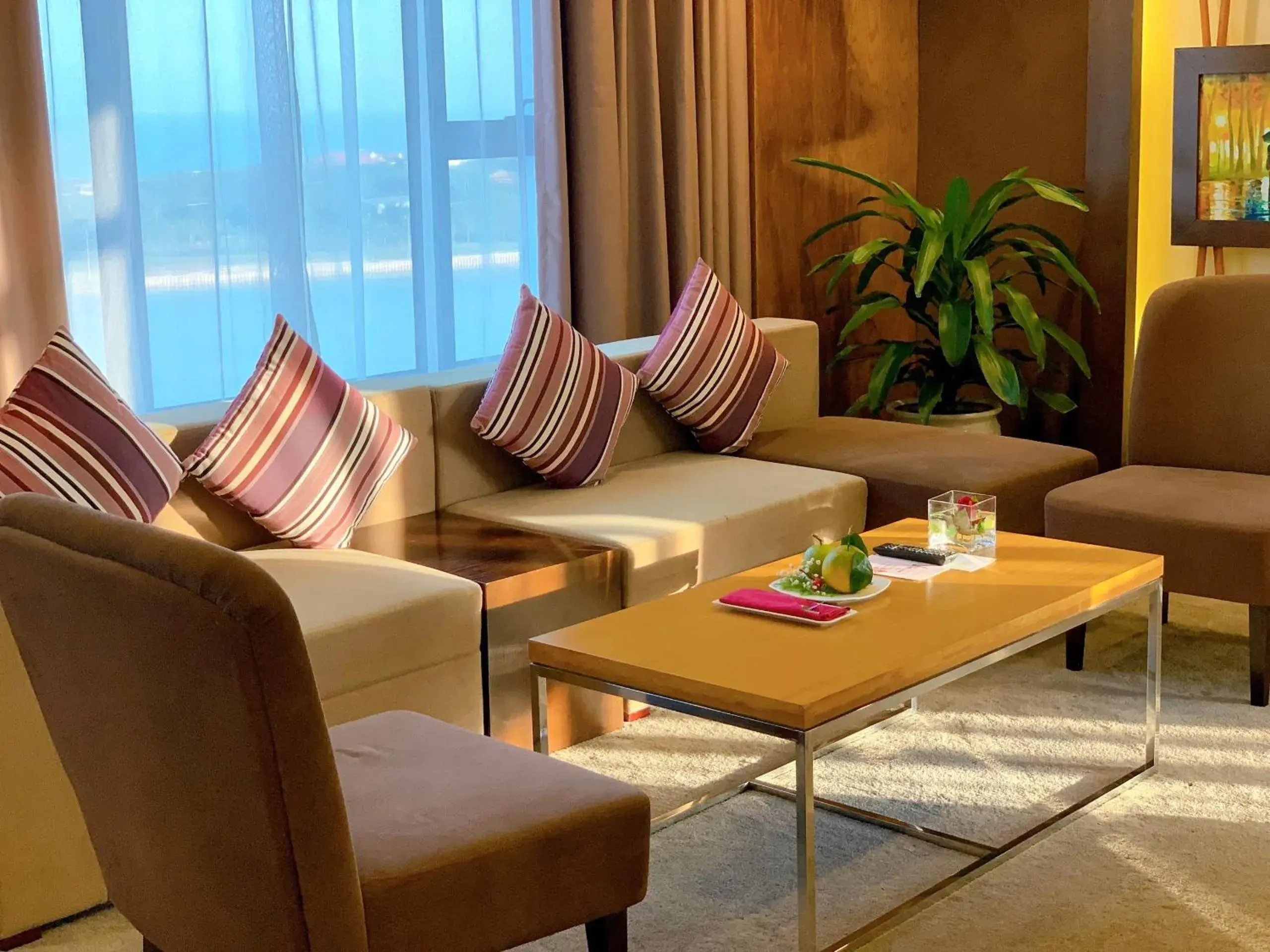 Living room in Muong Thanh Luxury Nhat Le Hotel Living room in Muong Thanh Luxury Nhat Le Hotel