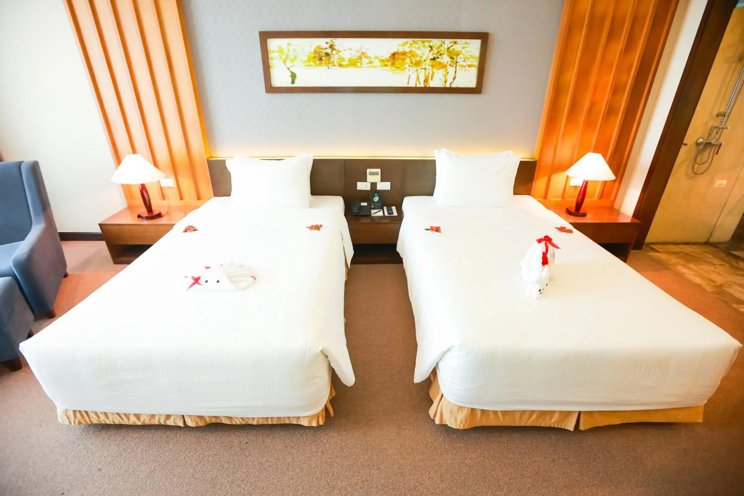 Deluxe Twin Room in Muong Thanh Luxury Nhat Le Hotel Deluxe Twin Room in Muong Thanh Luxury Nhat Le Hotel