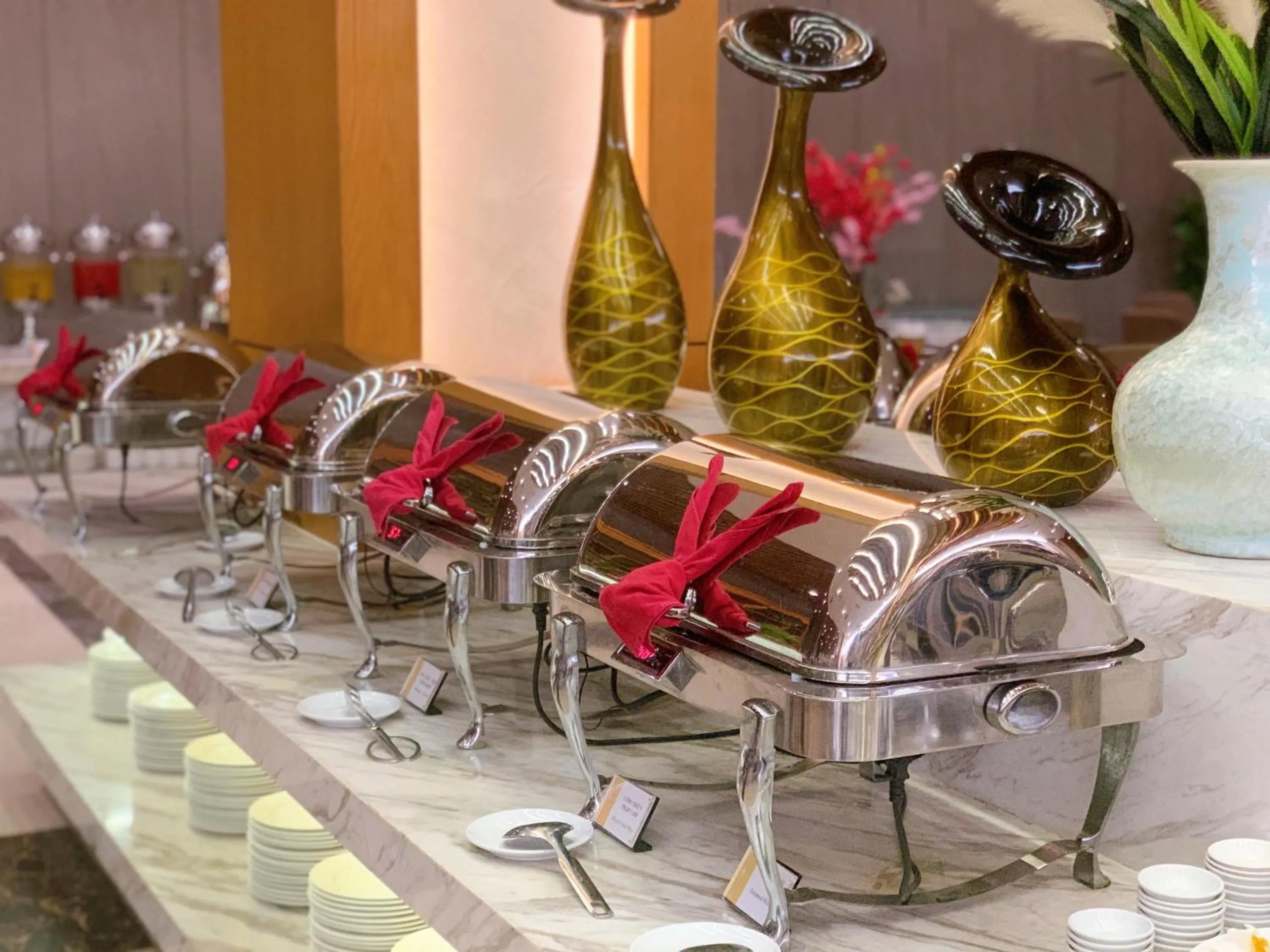 Restaurant/places to eat in Muong Thanh Luxury Nhat Le Hotel