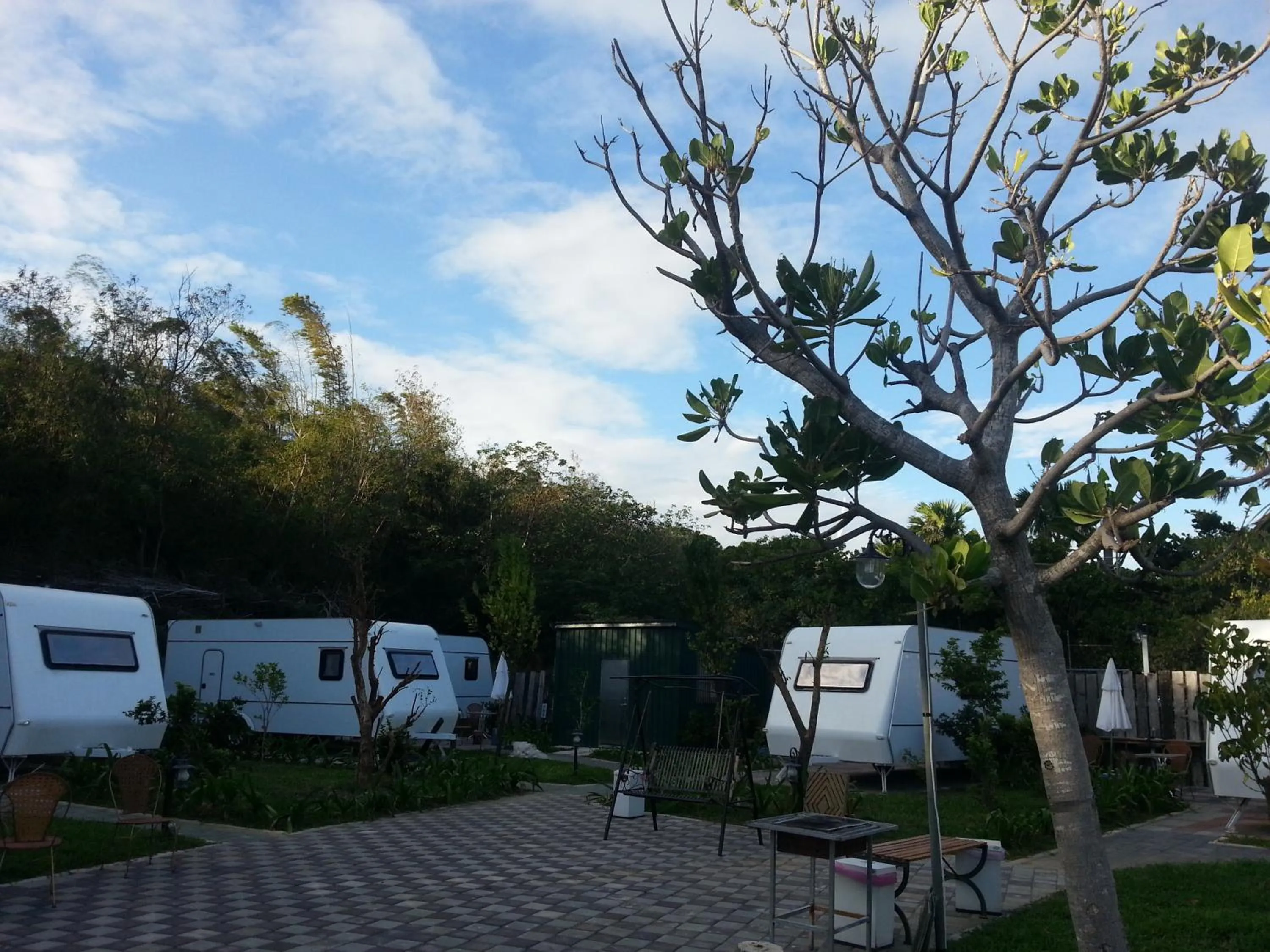Kenting Houbihu Camping Car B&B