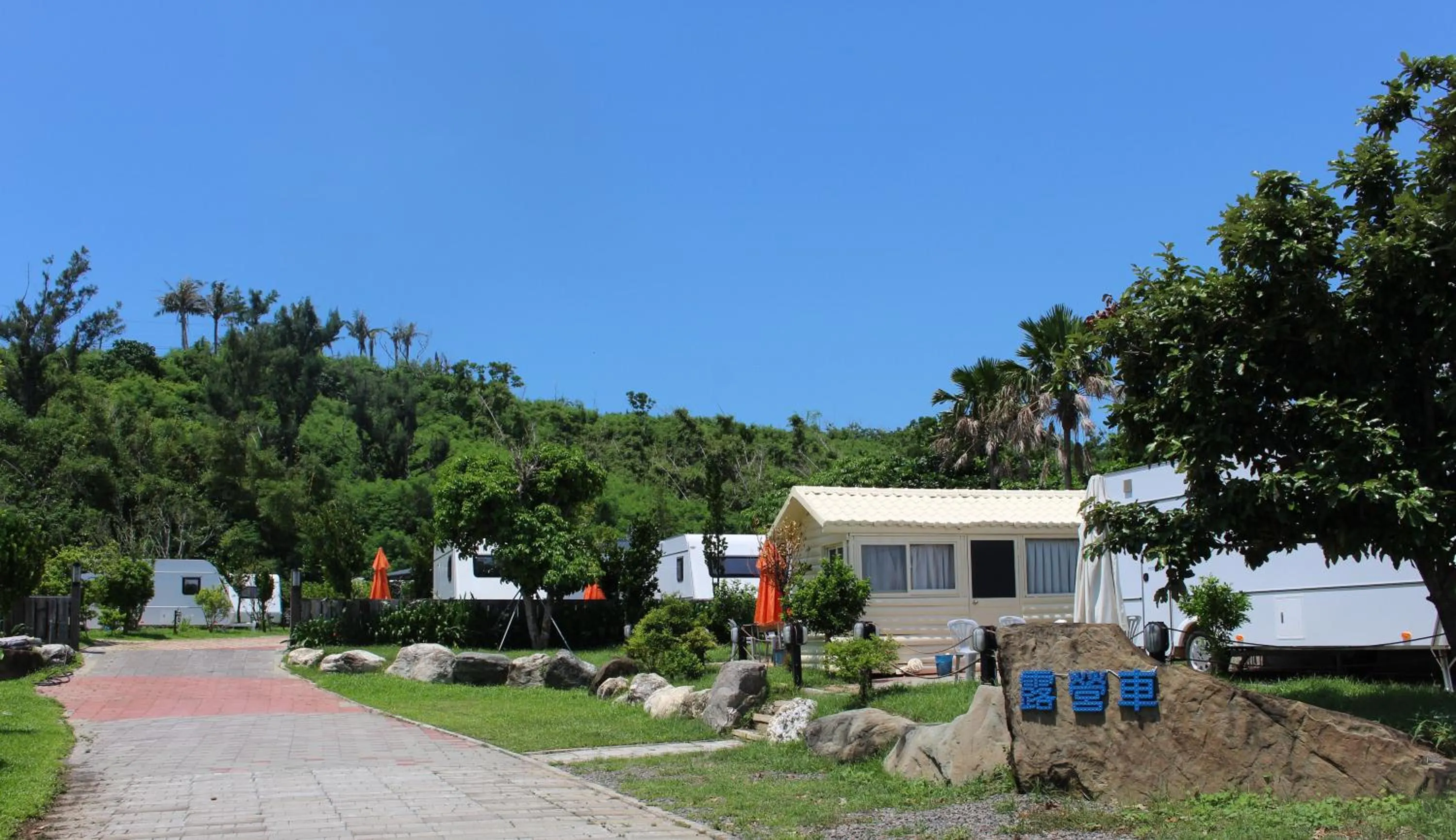 Kenting Houbihu Camping Car B&B