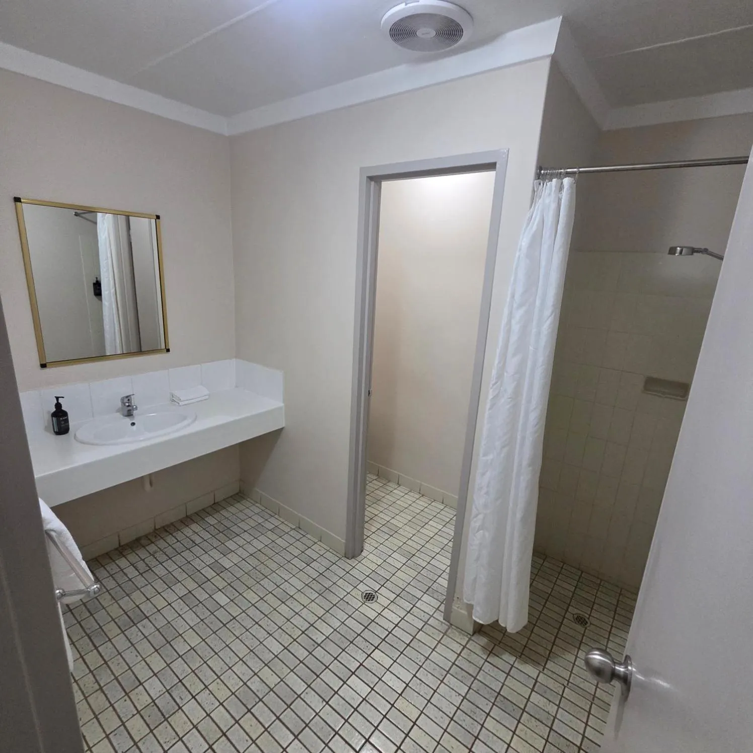 Bathroom in Sanno Marracoonda Perth Airport Hotel