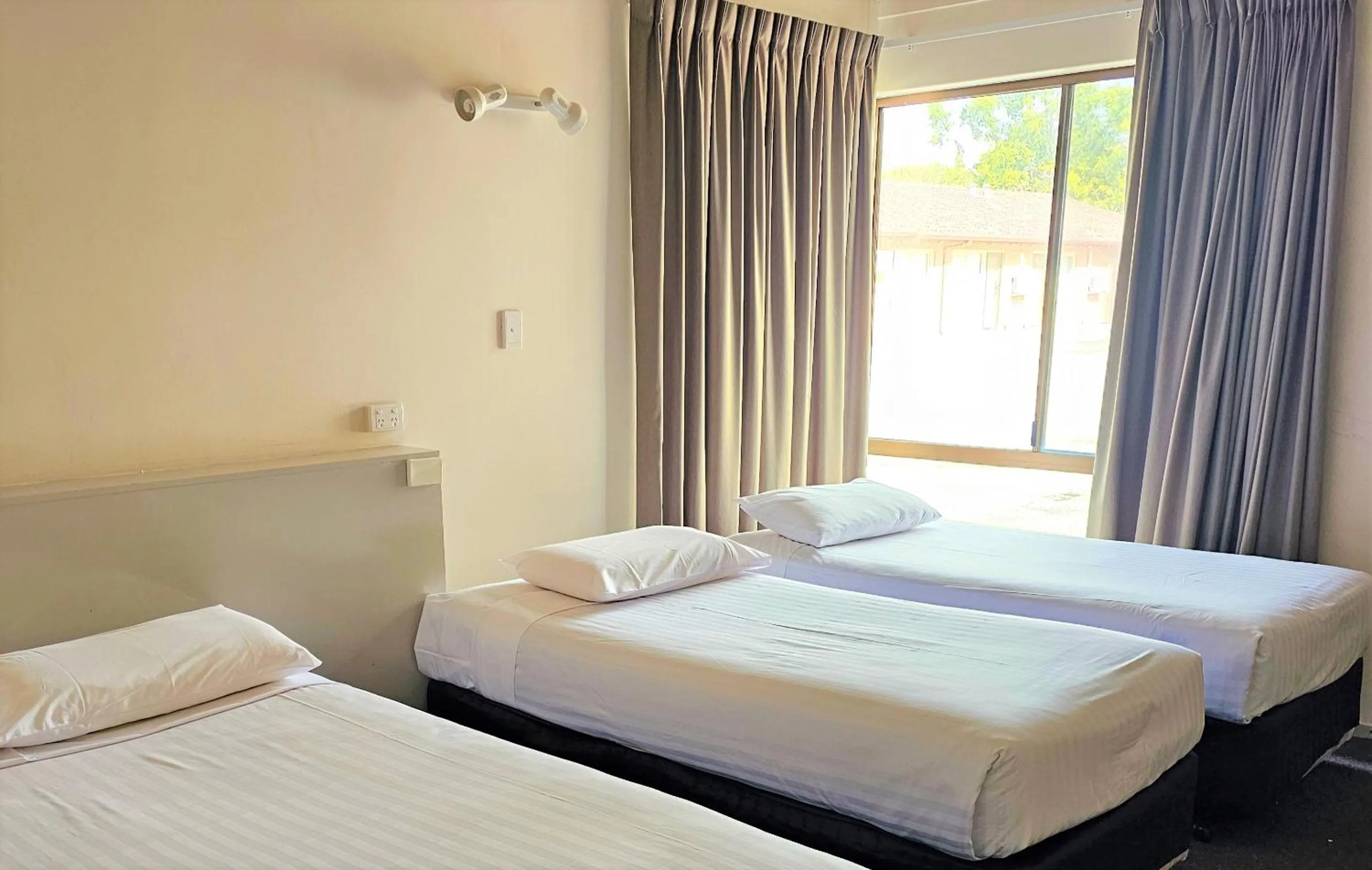 Bedroom, Bed in Sanno Marracoonda Perth Airport Hotel