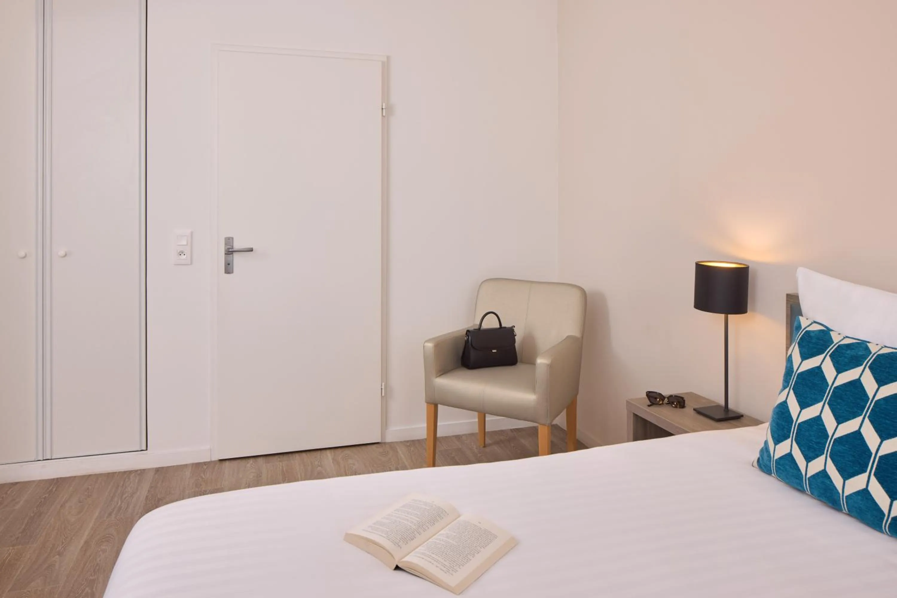 Bed in Quality Aparthotel Morangis Orly