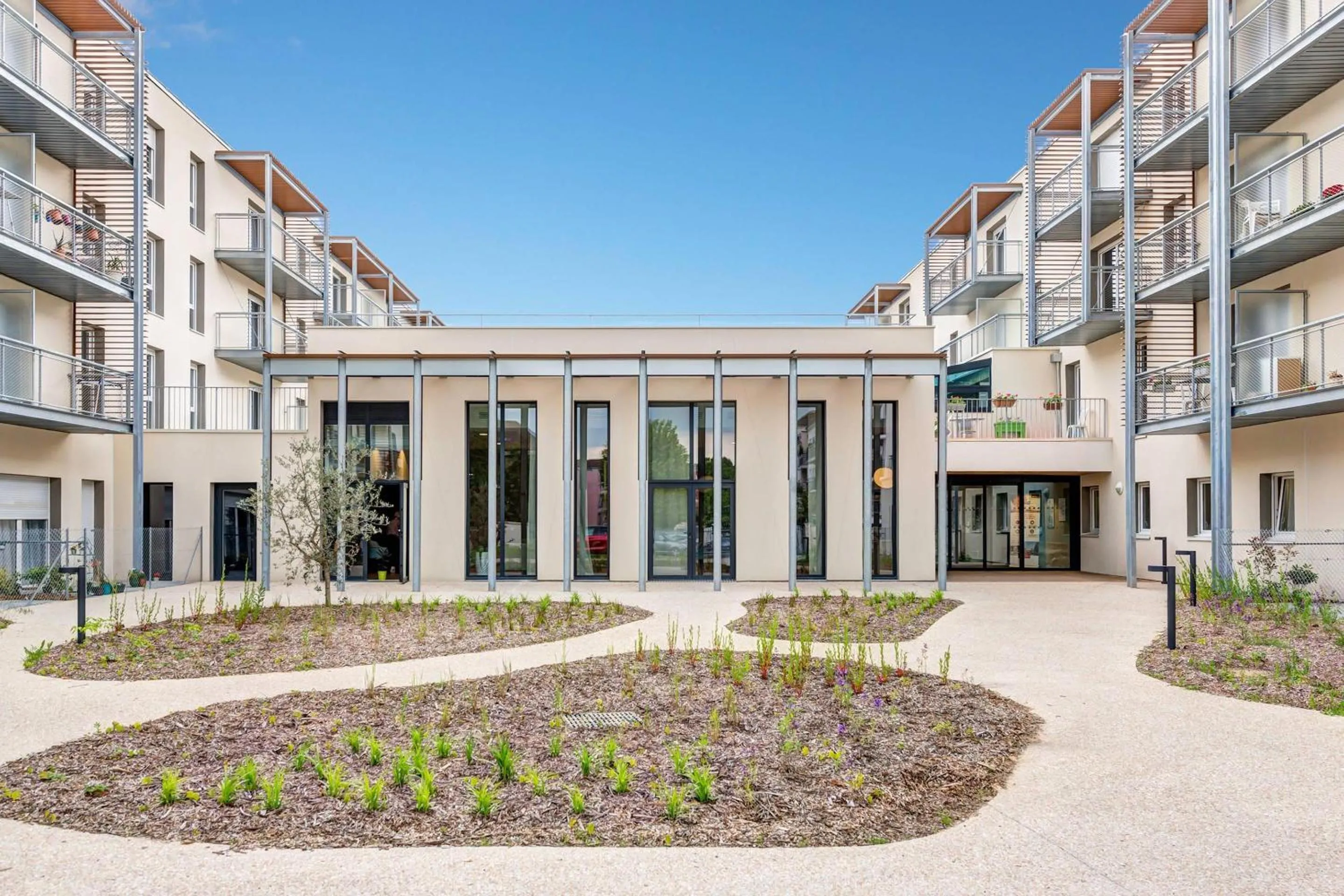 Property building in Quality Aparthotel Morangis Orly
