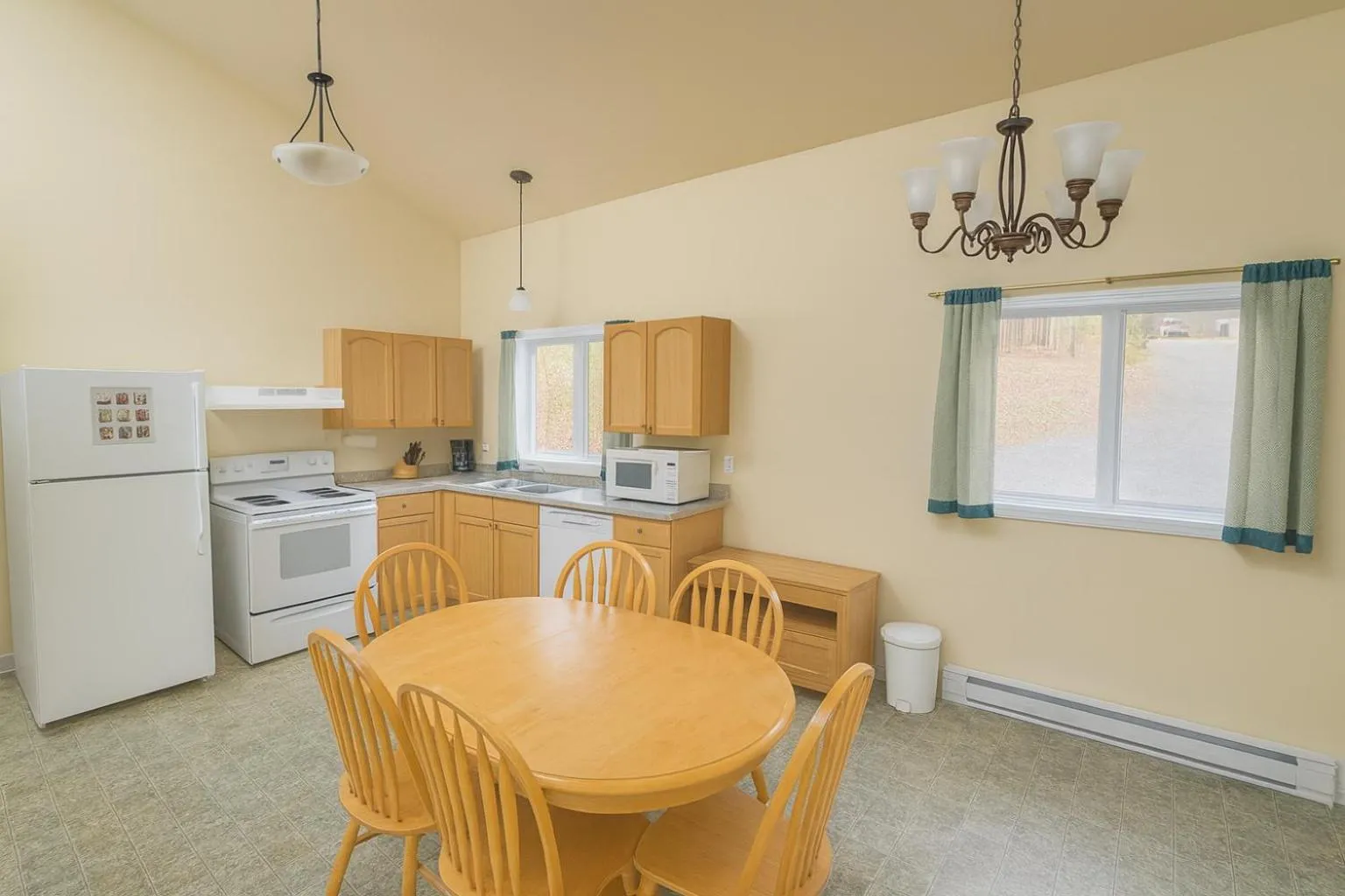 Three-Bedroom Cottage in Sunny Point Resort