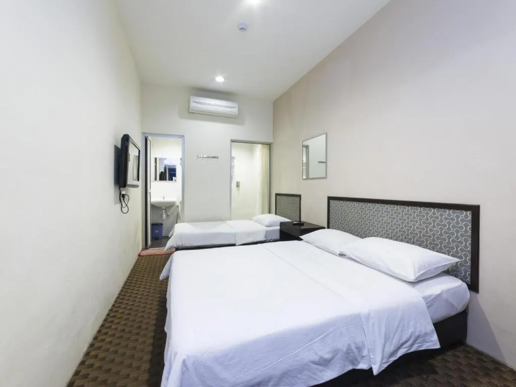 Bed in Raintree Hotel