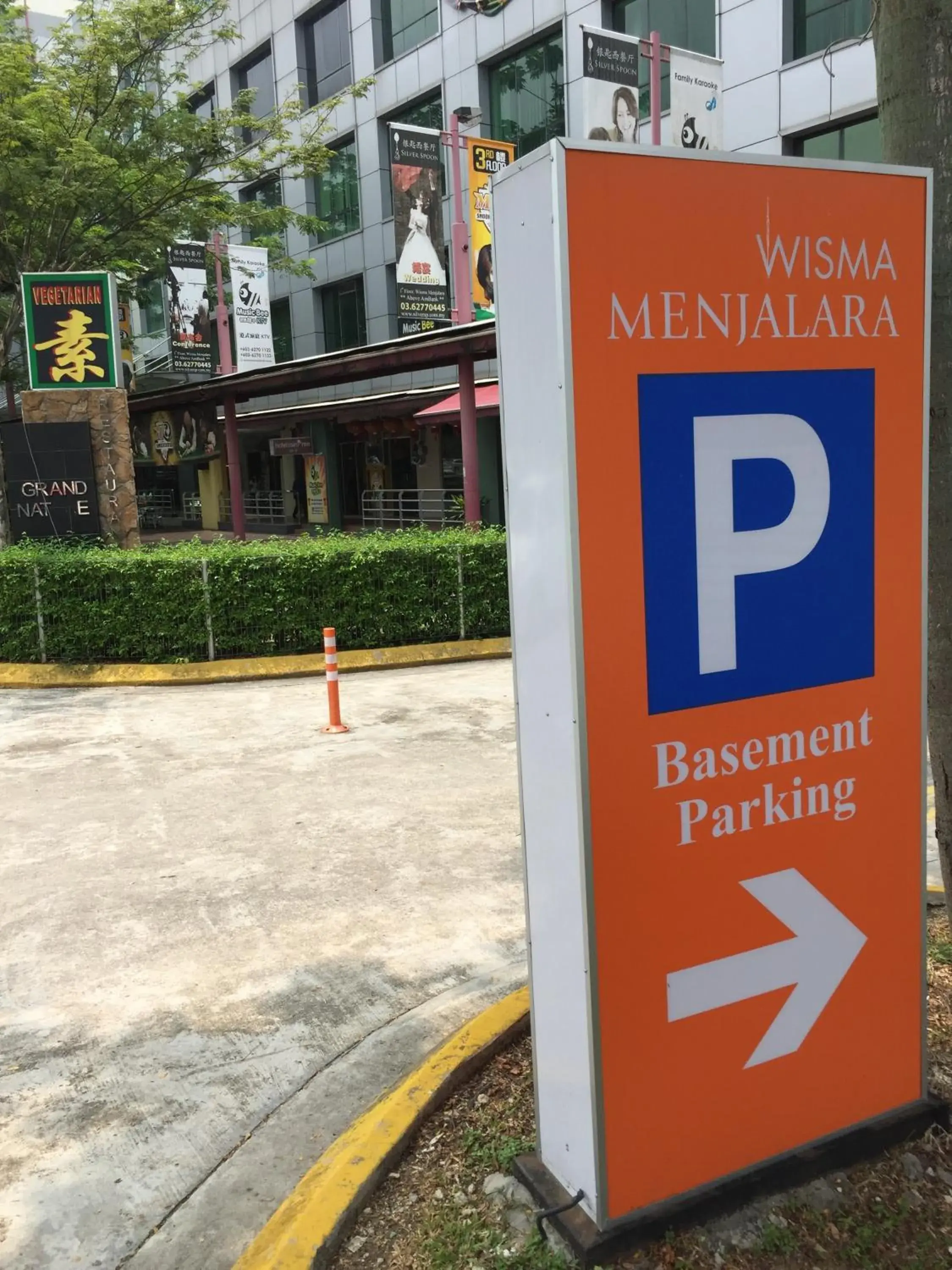 Facade/entrance in Raintree Hotel Facade/entrance in Raintree Hotel