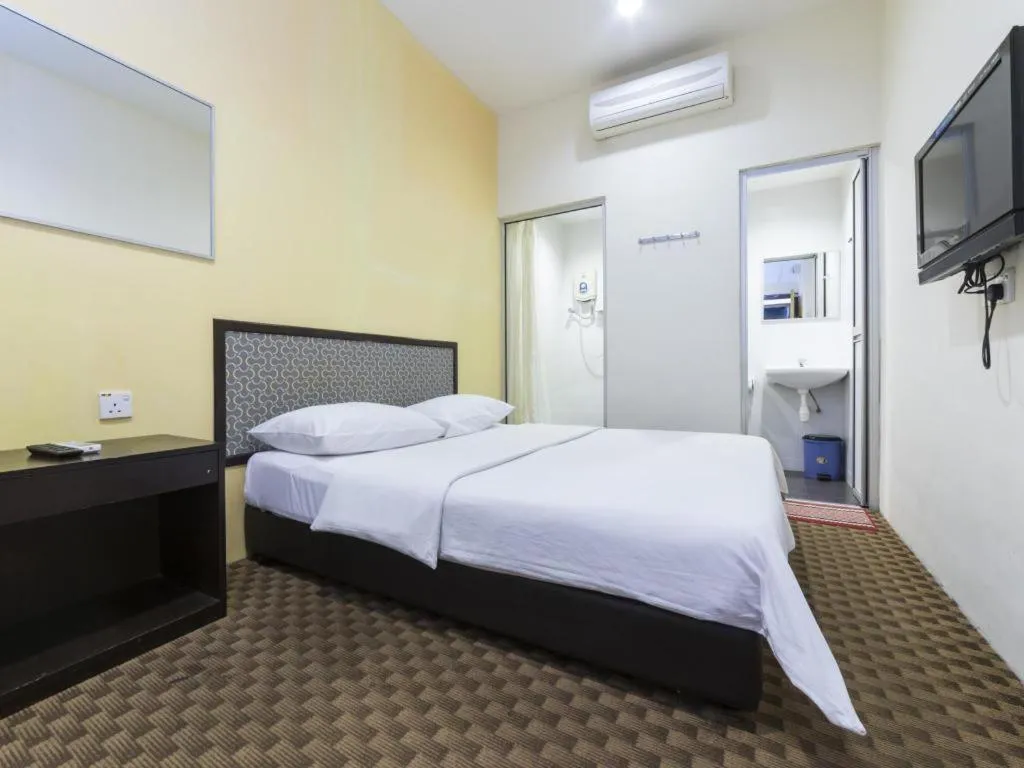 Bed in Raintree Hotel