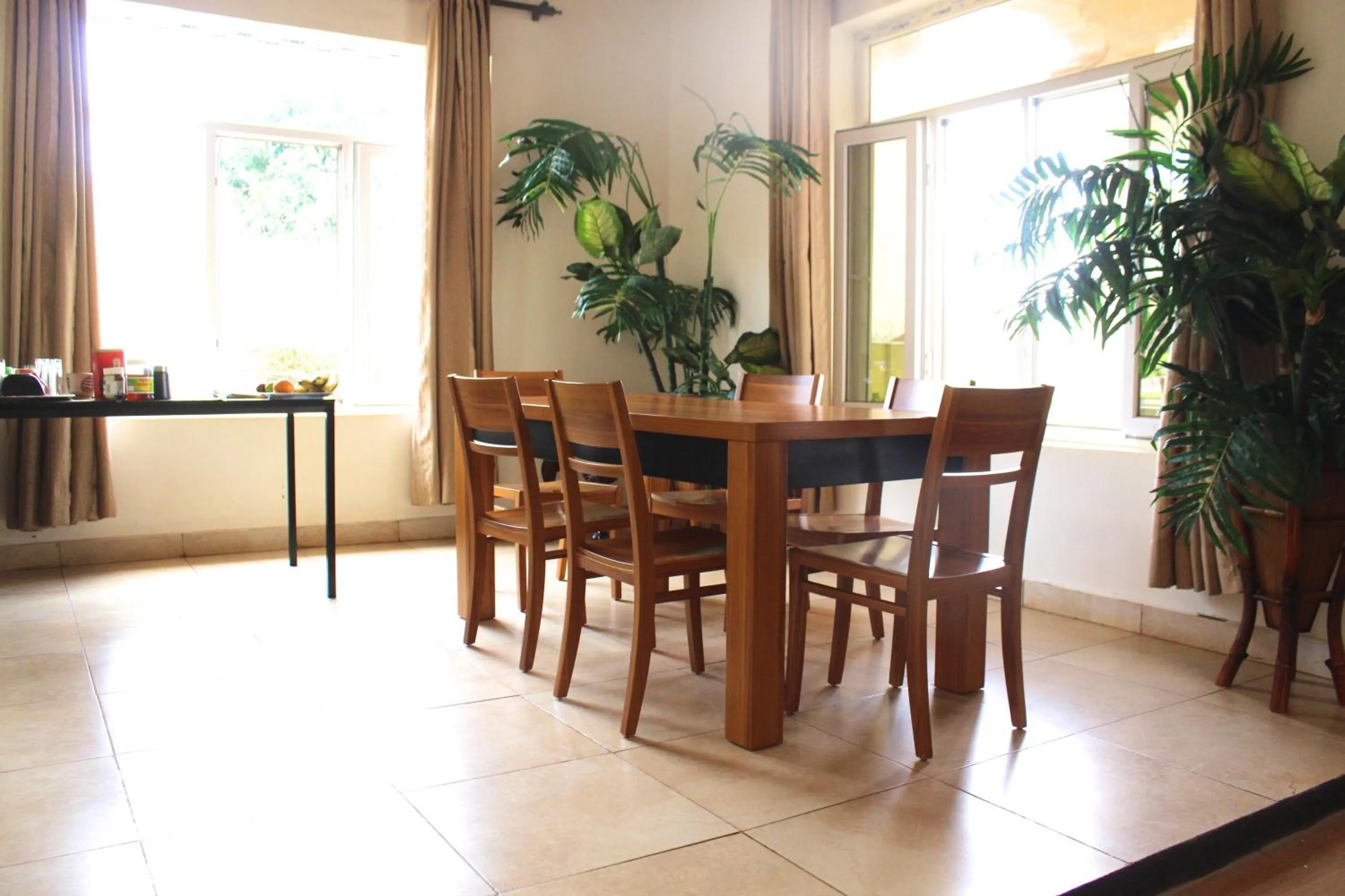 Restaurant/places to eat in Yambi Guesthouse