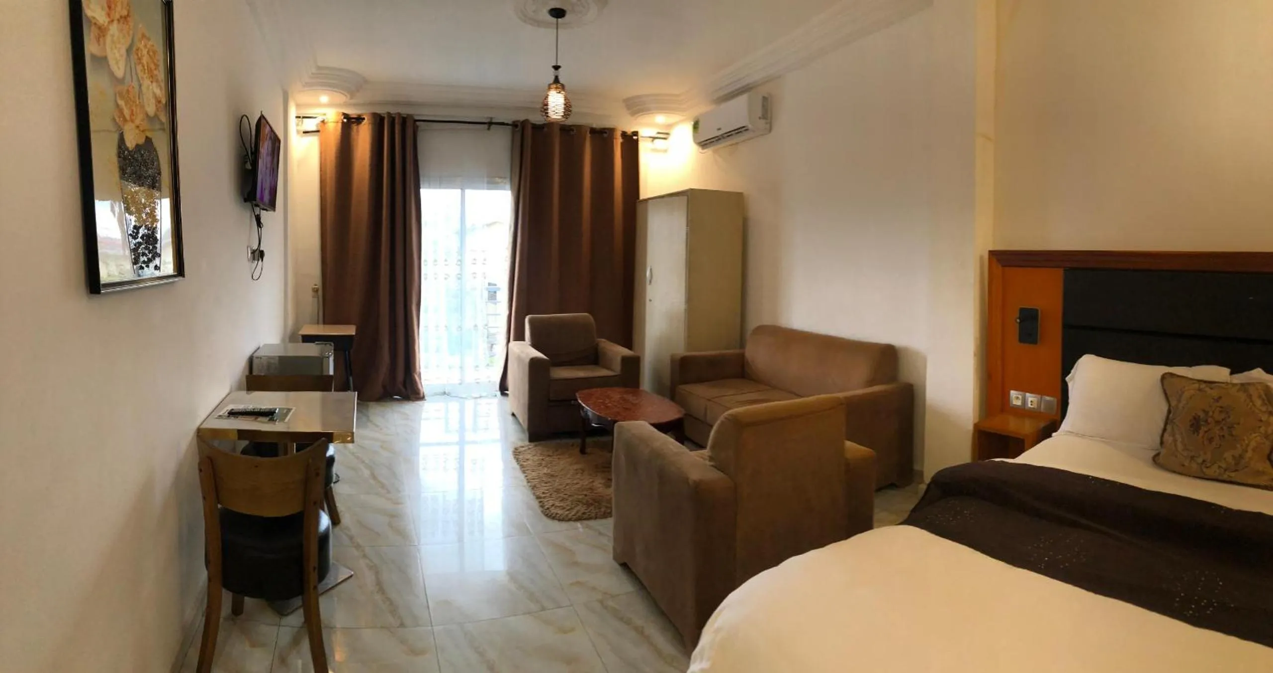 Photo of the whole room, Bed in residence hoteliere samba