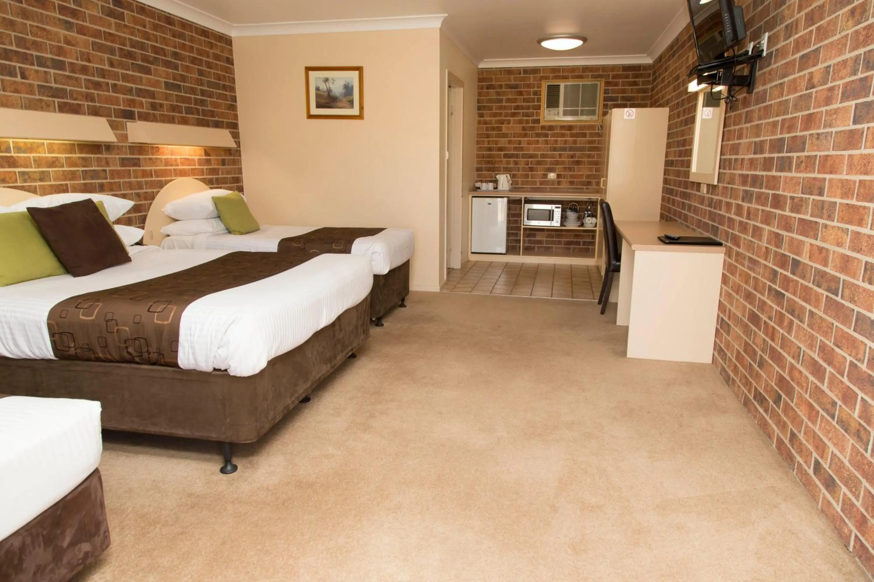 Photo of the whole room, Bed in A Line Motel