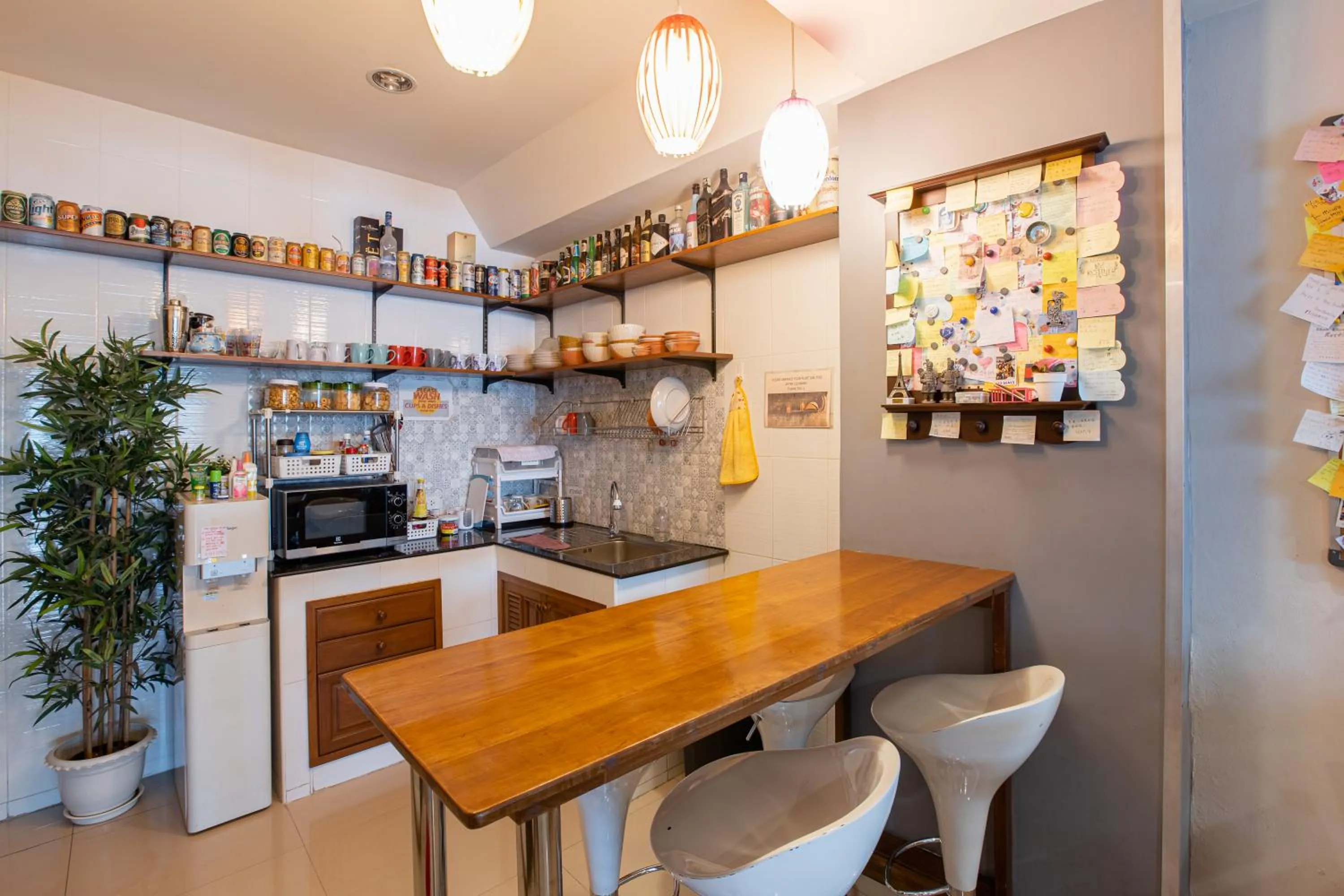 Dining area in Restiny Hostel
