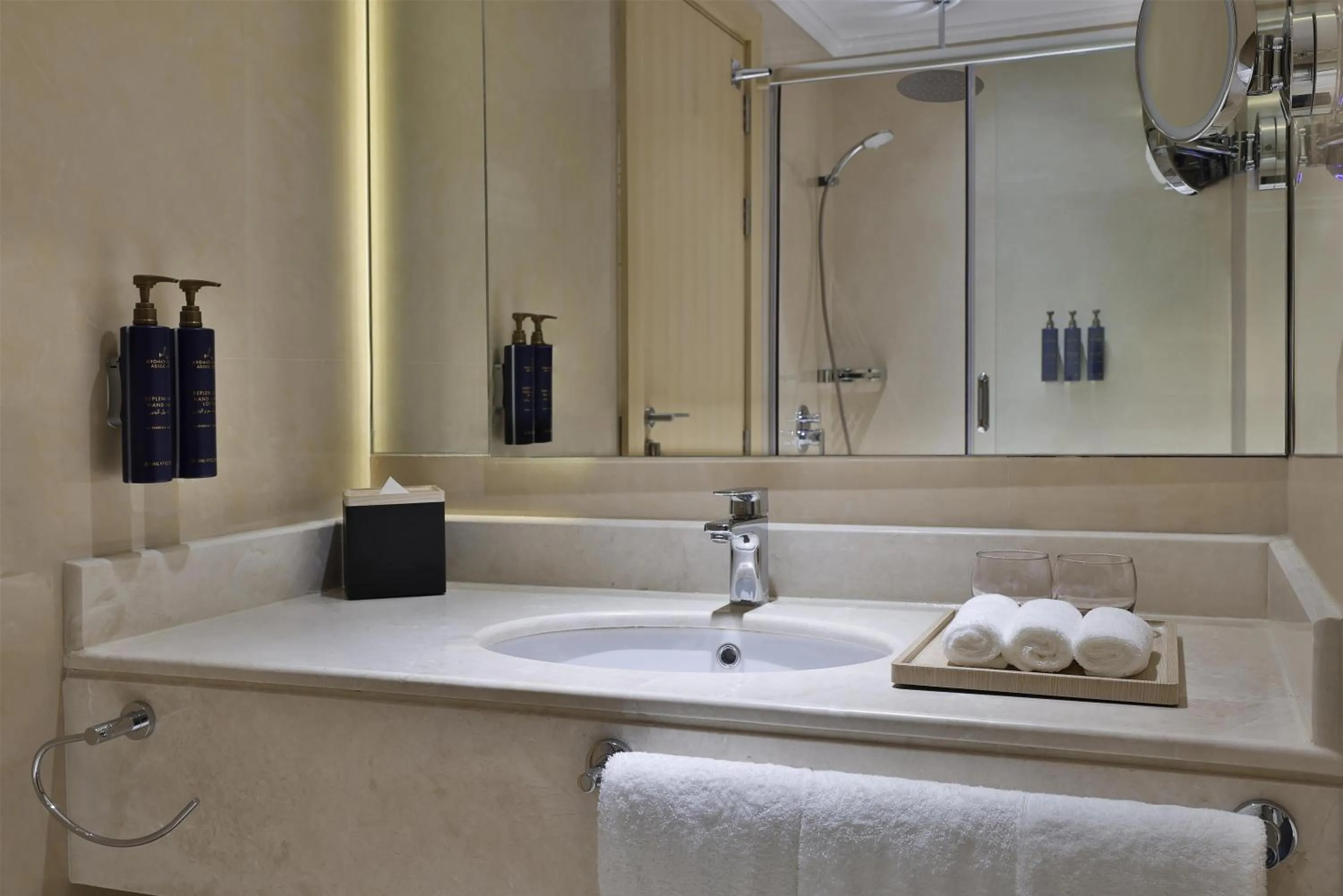 Bathroom in Diyar Ajwa, Tapestry Collection By Hilton