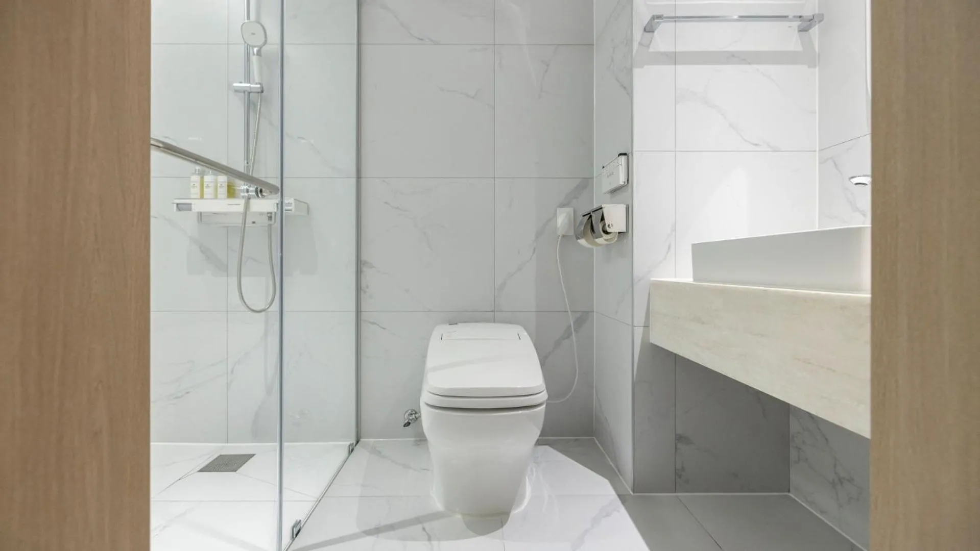 Toilet in Hound Hotel Pohang Yeongildae