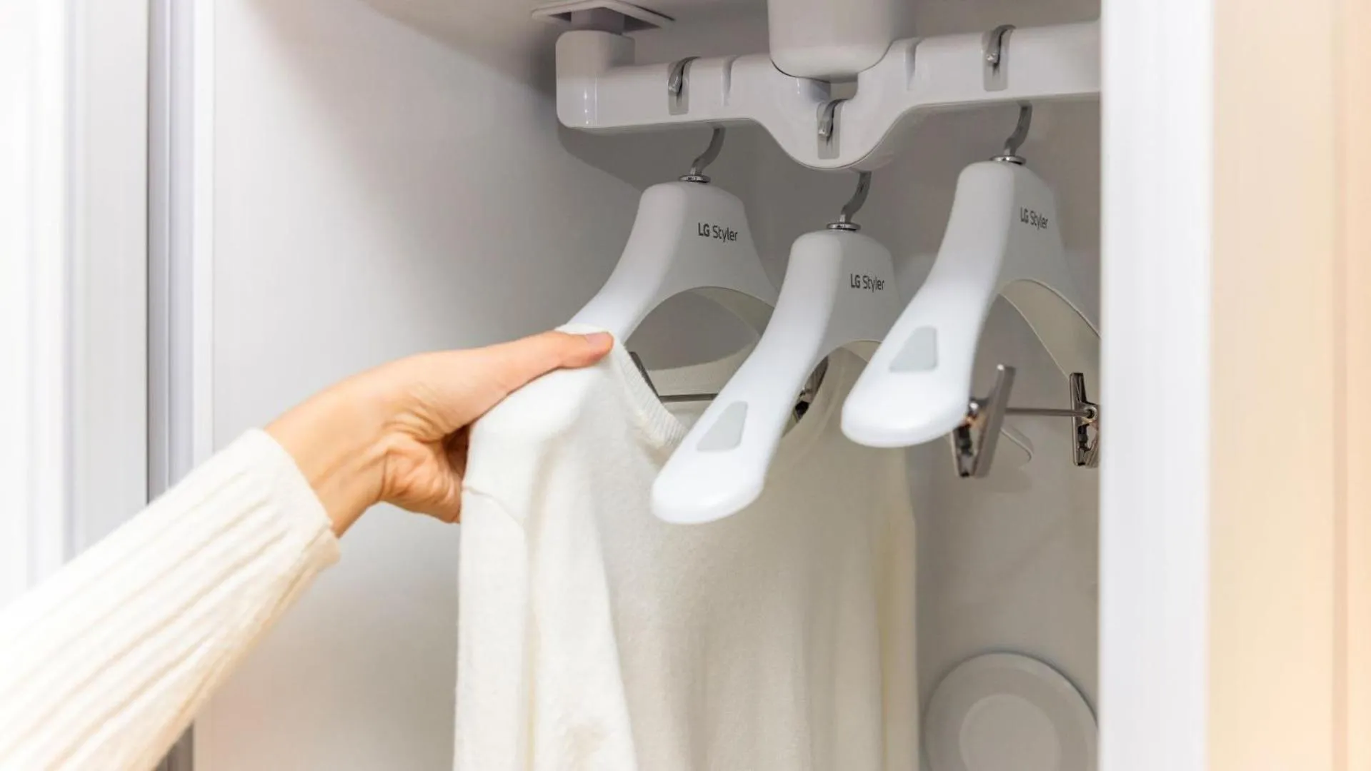 wardrobe in Hound Hotel Pohang Yeongildae