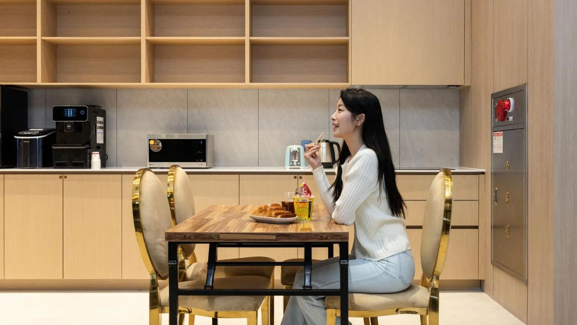 Dining area in Hound Hotel Pohang Yeongildae
