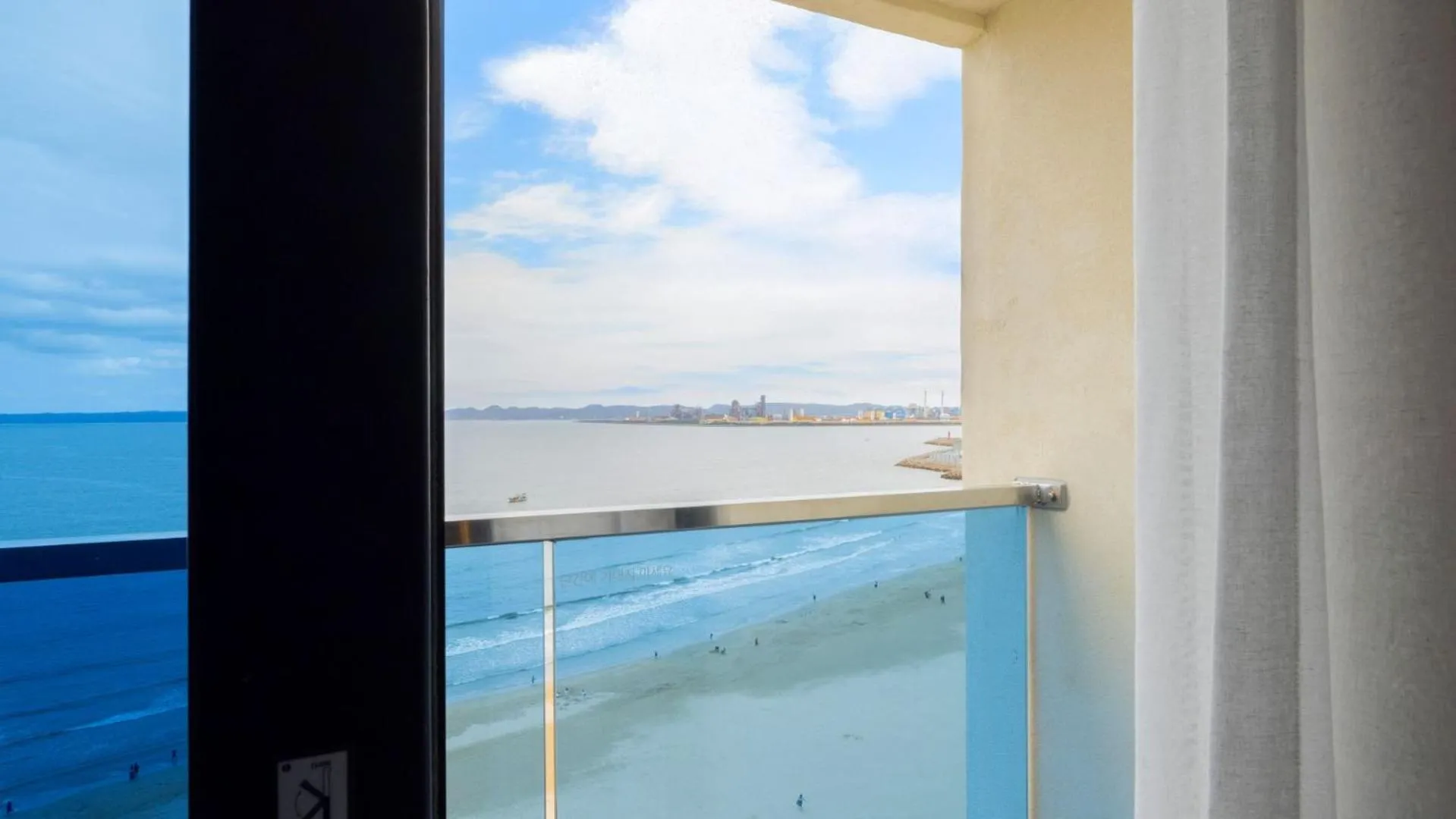 Sea view in Hound Hotel Pohang Yeongildae