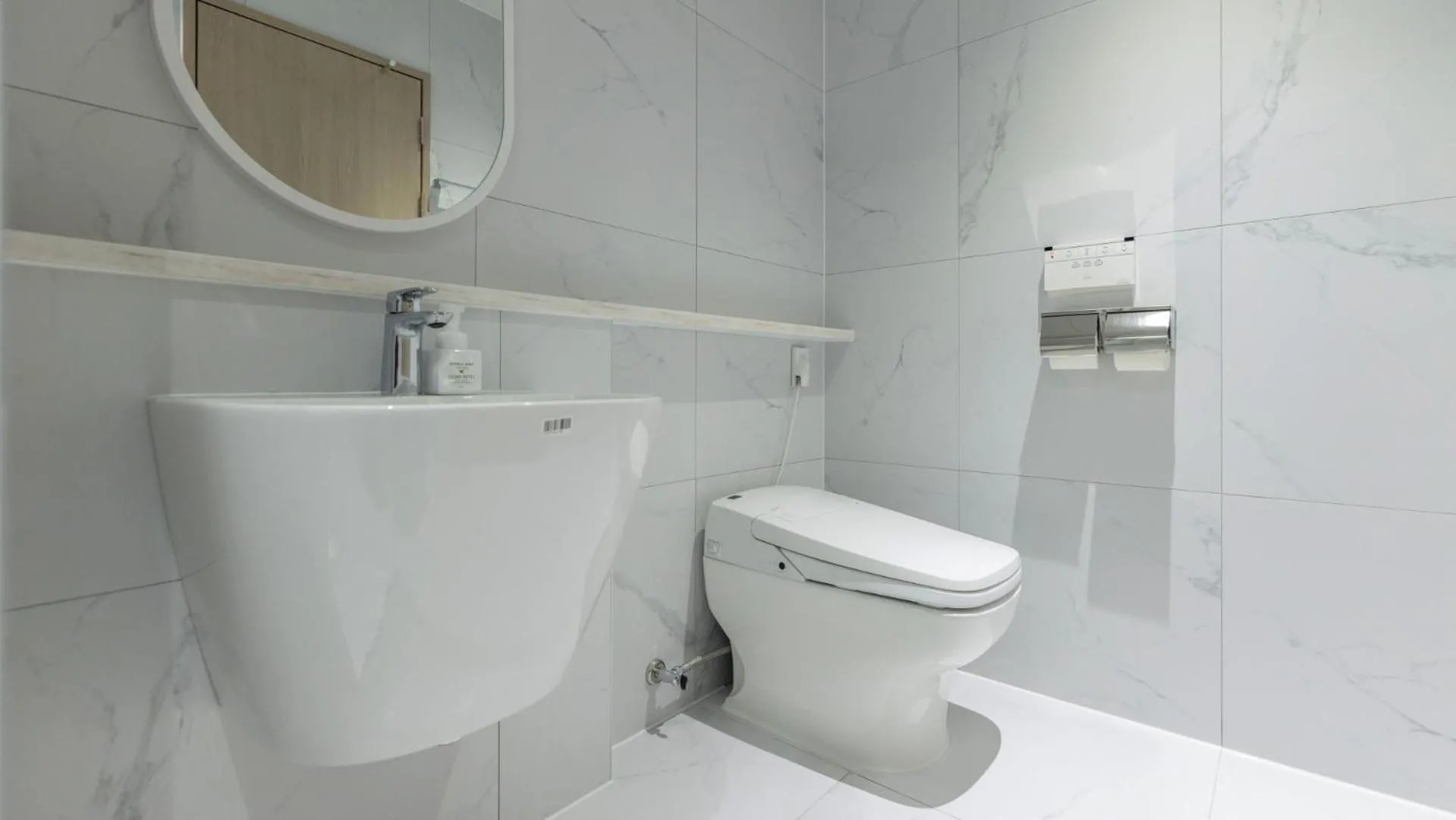 Toilet in Hound Hotel Pohang Yeongildae