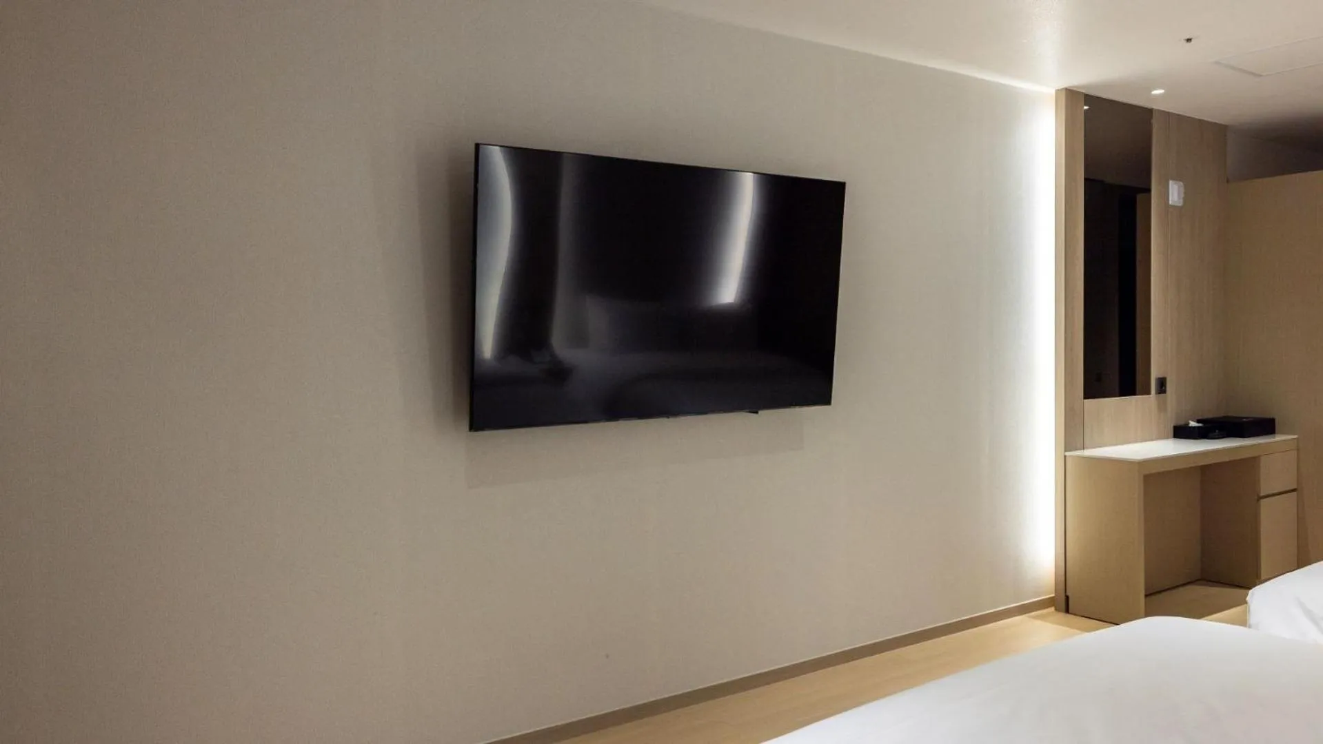 TV and multimedia, Bed in Hound Hotel Pohang Yeongildae