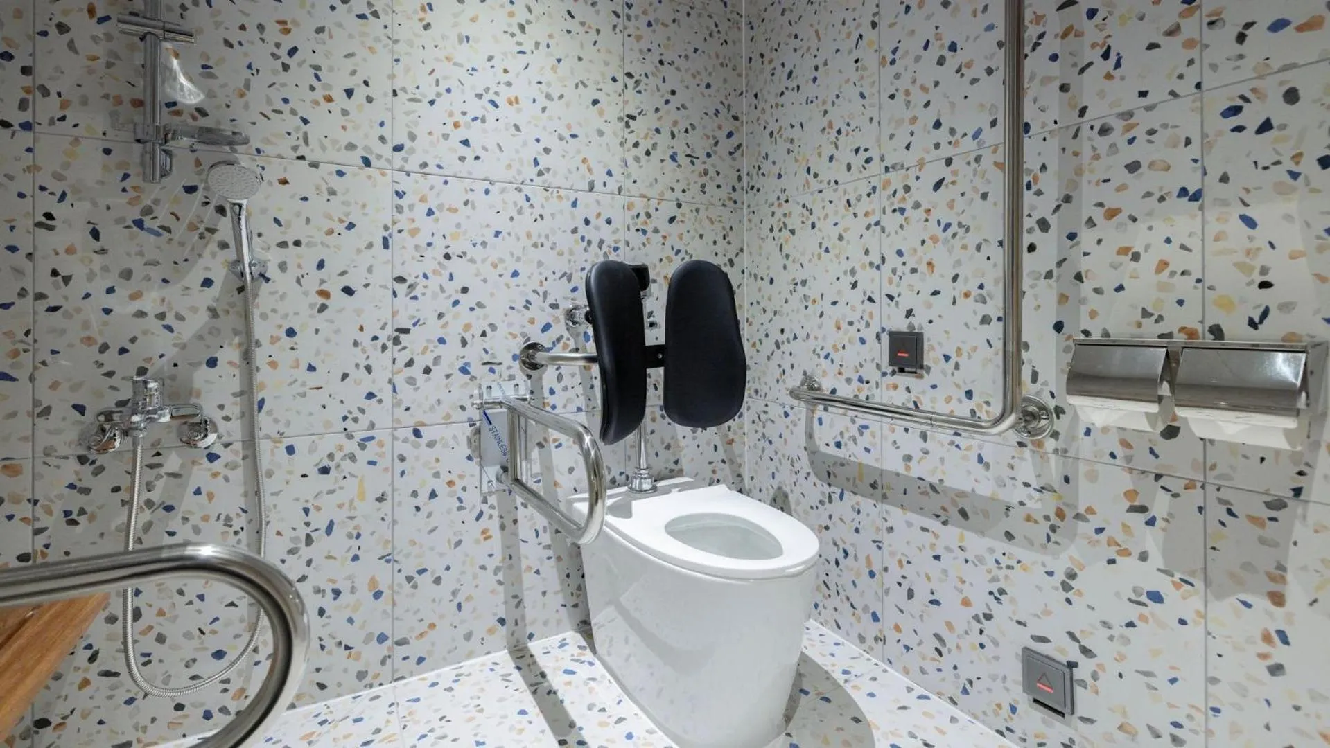 Toilet in Hound Hotel Pohang Yeongildae