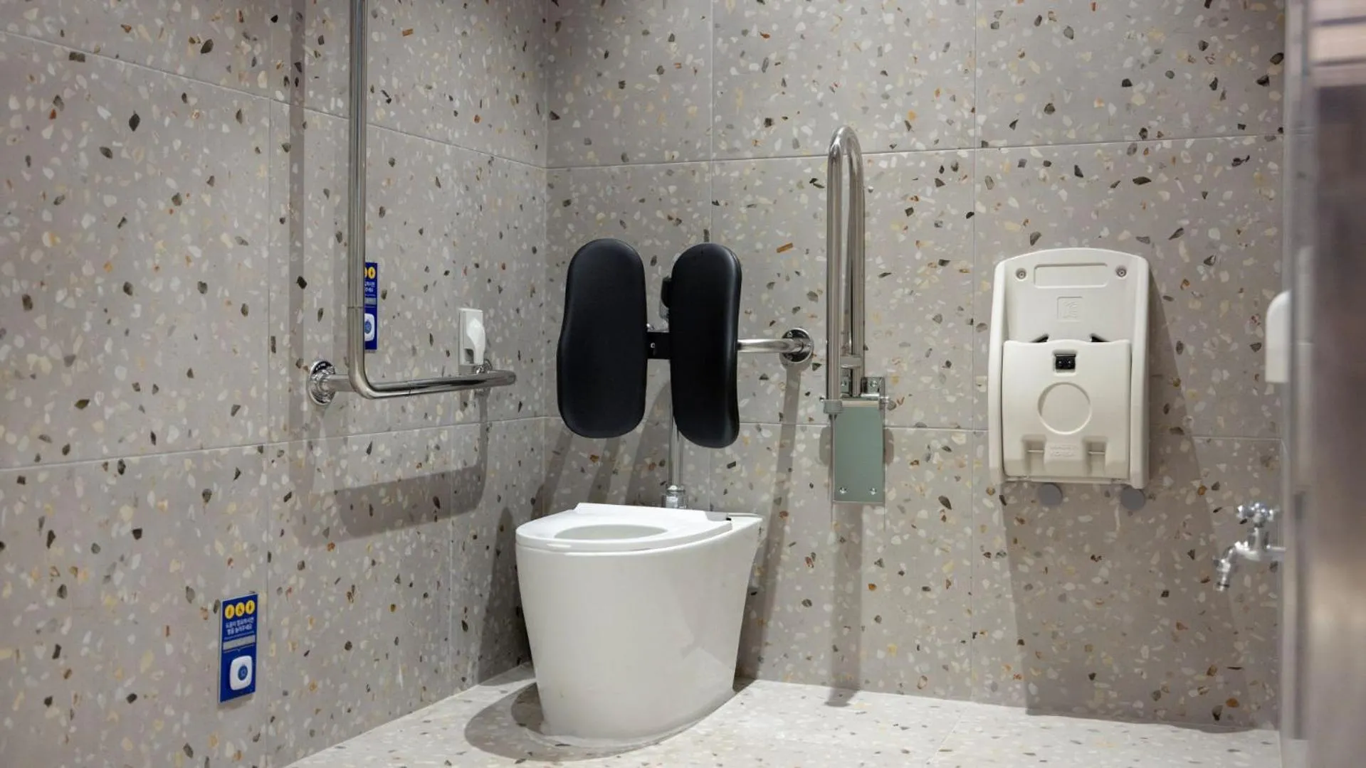 Toilet in Hound Hotel Pohang Yeongildae