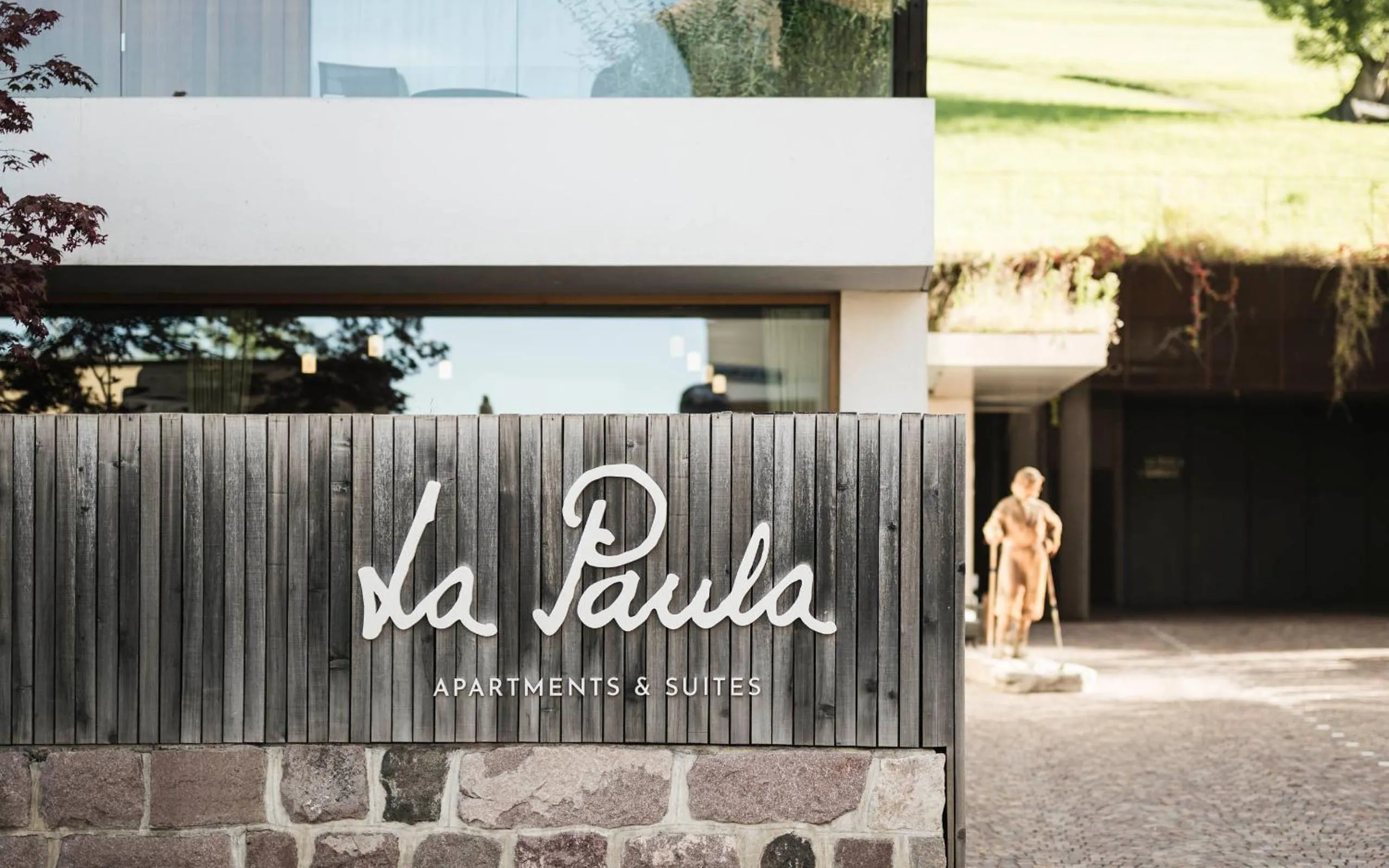 La Paula Apartments & Suites