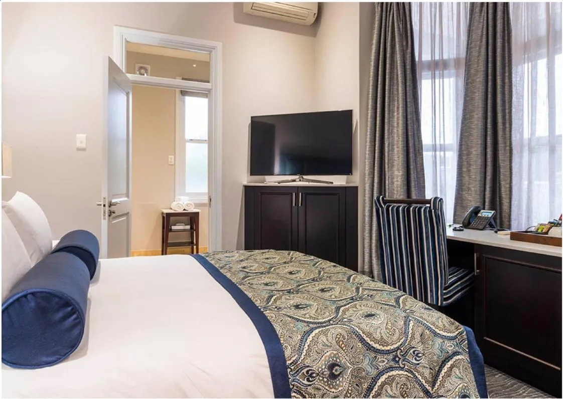 Photo of the whole room, Bed in Luxe Avondale Boutique Hotel