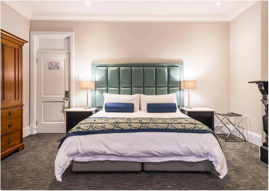 Photo of the whole room, Bed in Luxe Avondale Boutique Hotel